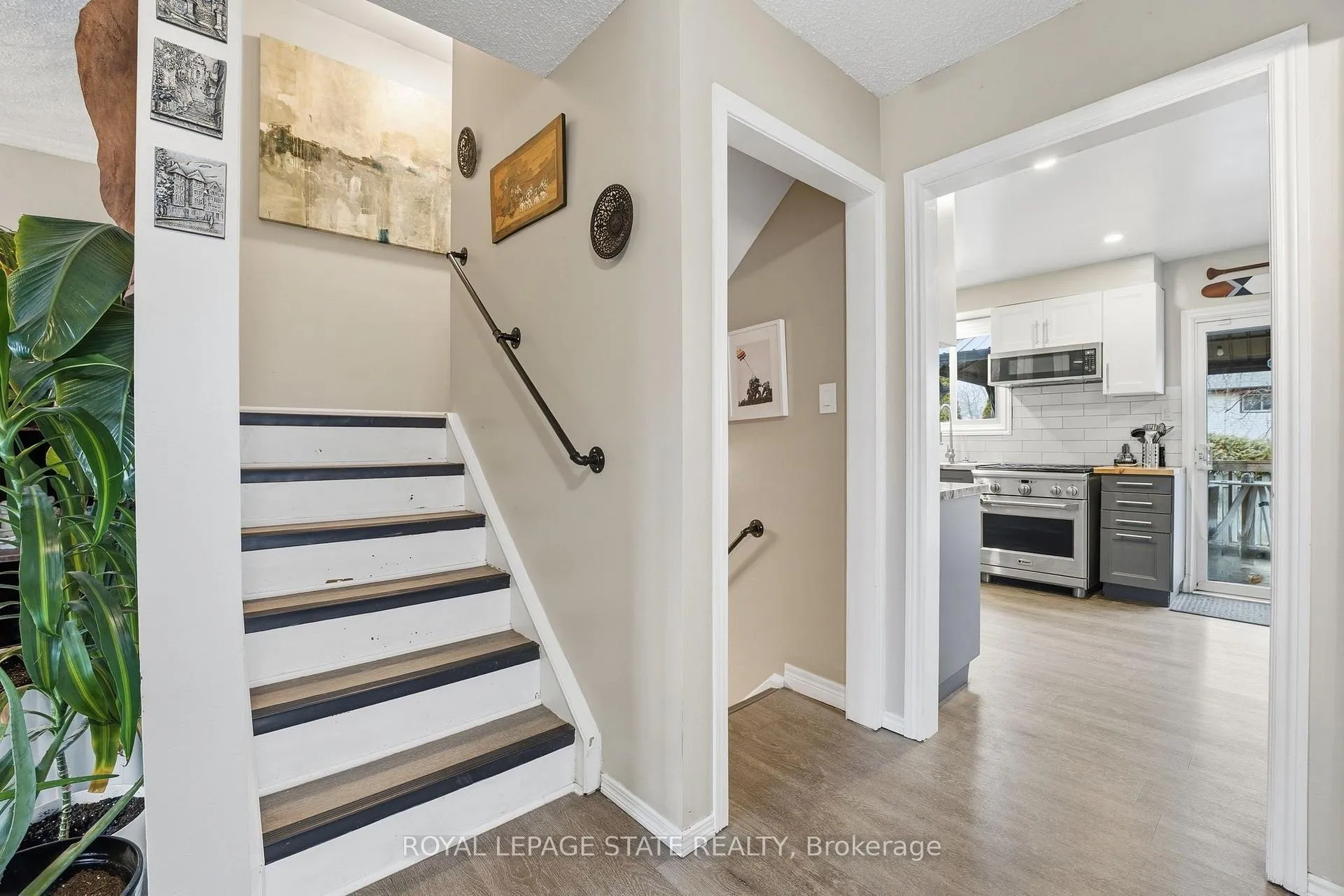 Photo 14 of 105 Rand Street, Hamilton, Stoney Creek Mountain — HOMEH