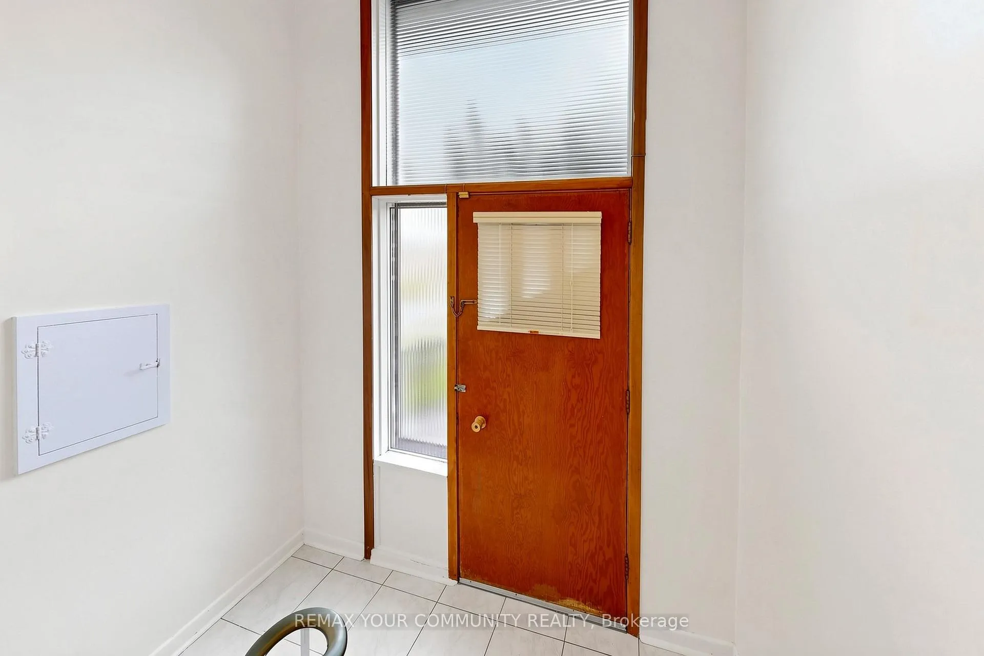 Photo 2 of 21 Gade Drive, North York, Downsview-Roding-CFB — HOMEH