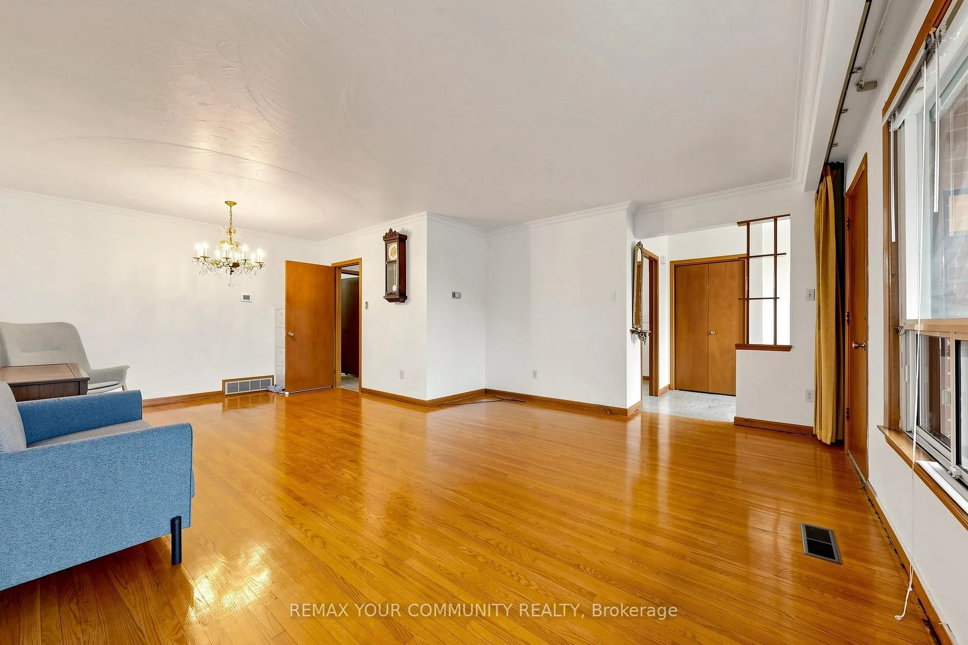Photo 4 of 21 Gade Drive, North York, Downsview-Roding-CFB — HOMEH