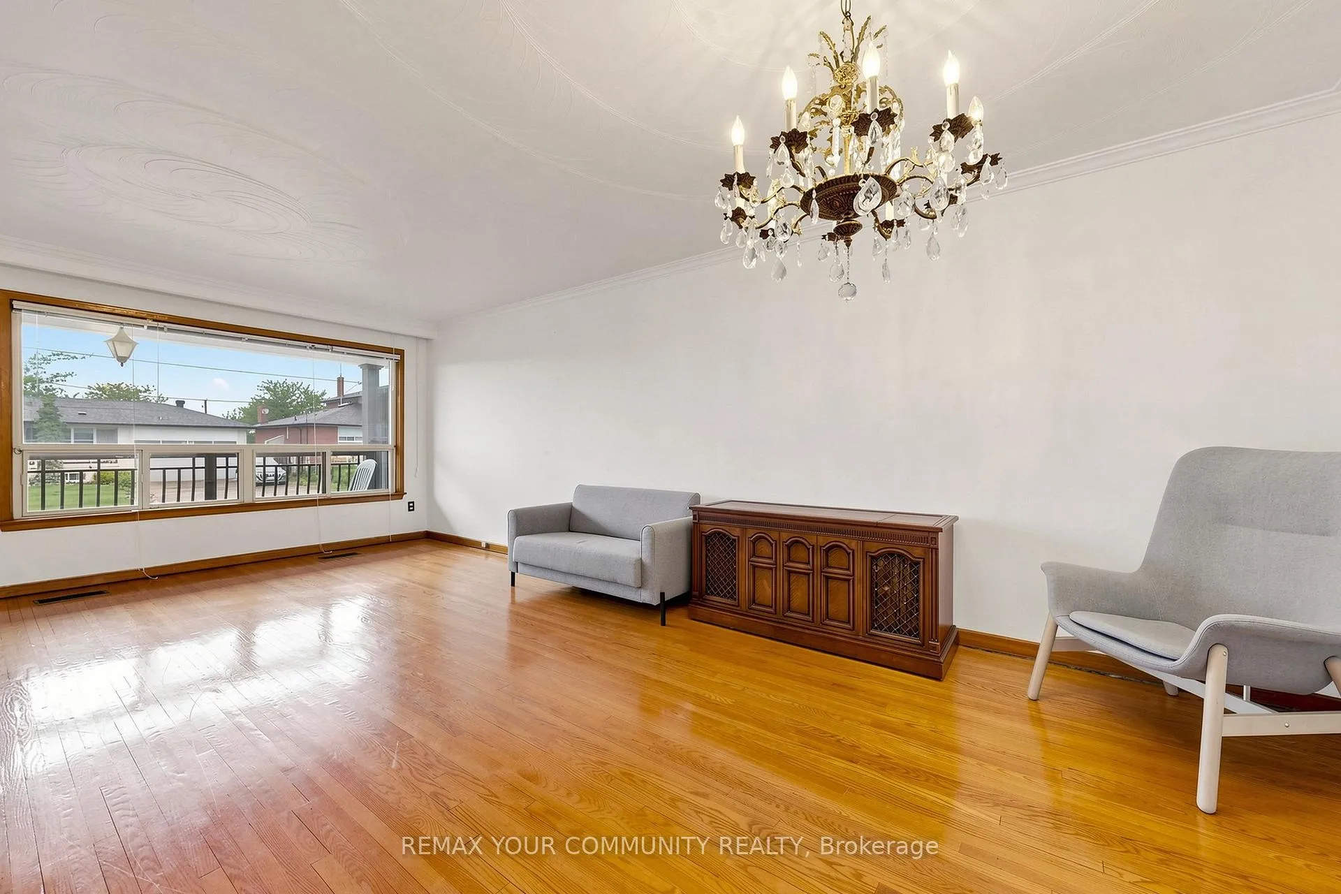 Photo 5 of 21 Gade Drive, North York, Downsview-Roding-CFB — HOMEH