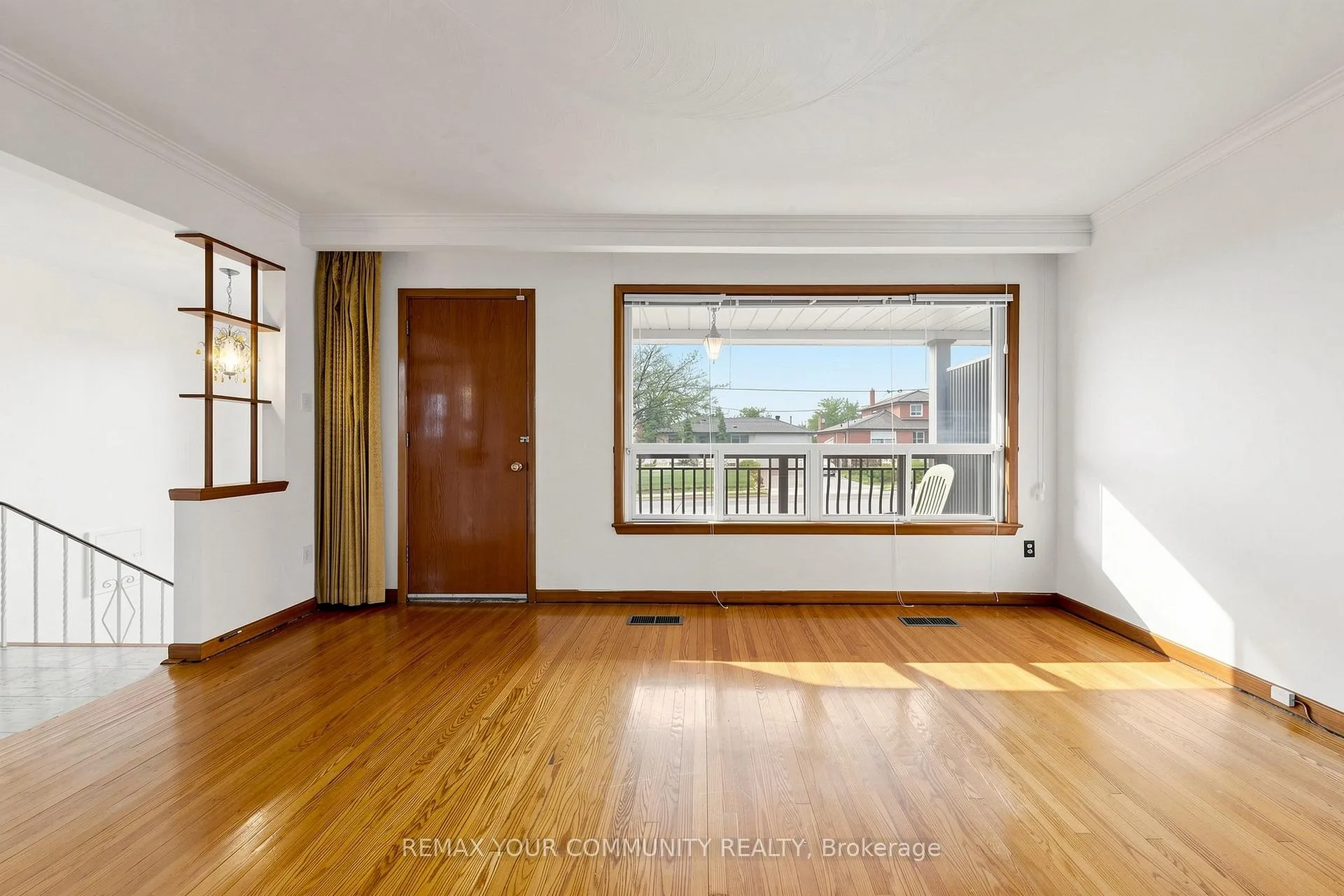 Photo 6 of 21 Gade Drive, North York, Downsview-Roding-CFB — HOMEH