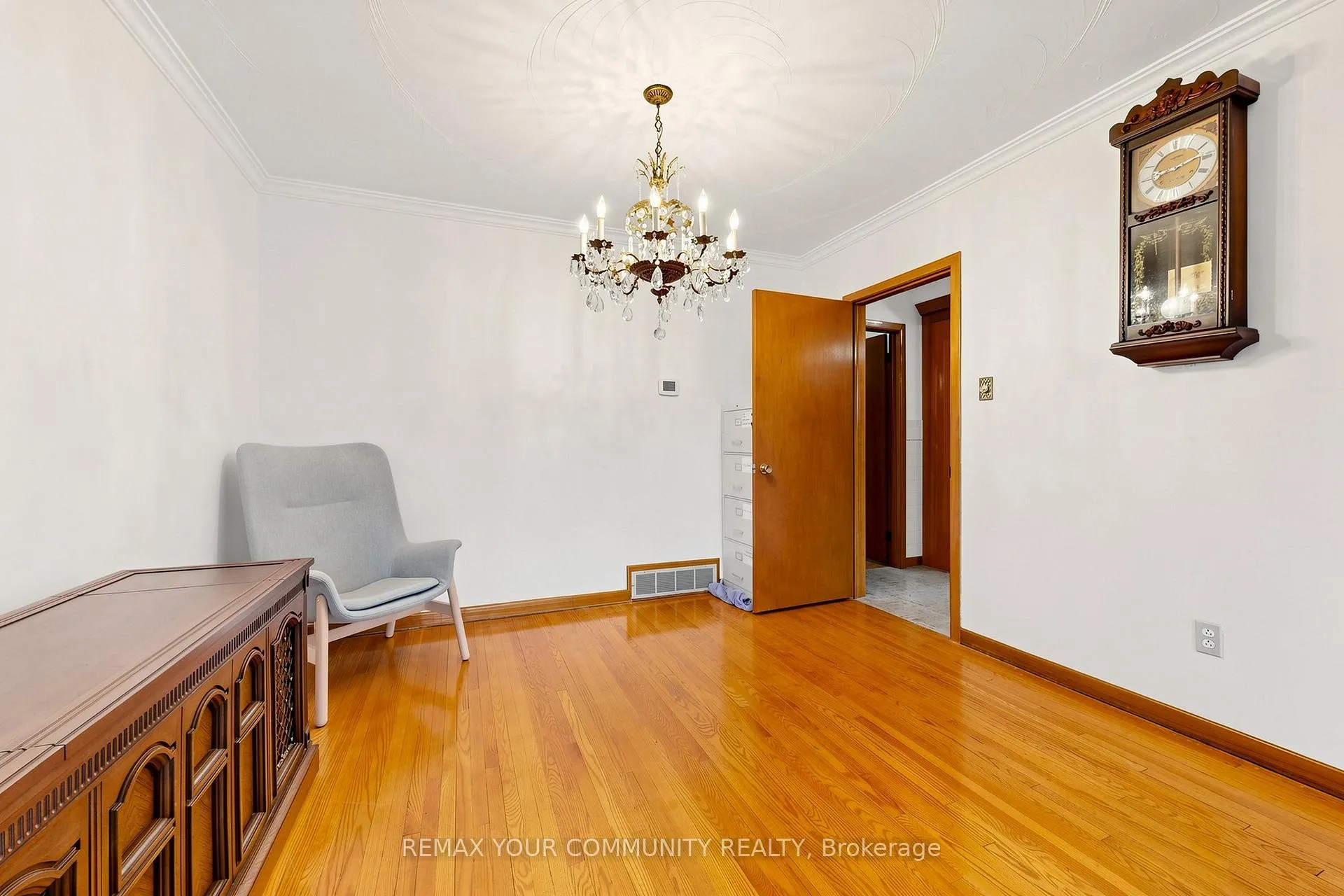 Photo 7 of 21 Gade Drive, North York, Downsview-Roding-CFB — HOMEH