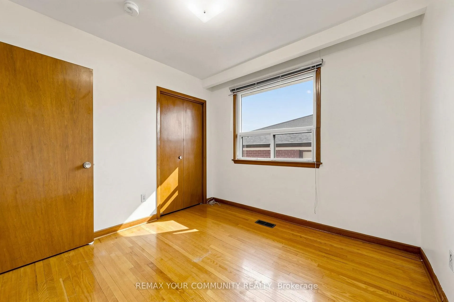 Photo 11 of 21 Gade Drive, North York, Downsview-Roding-CFB — HOMEH