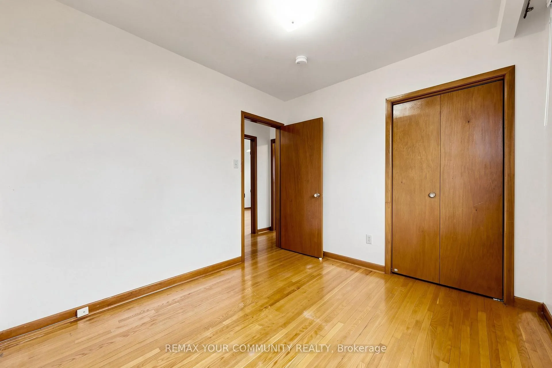 Photo 12 of 21 Gade Drive, North York, Downsview-Roding-CFB — HOMEH