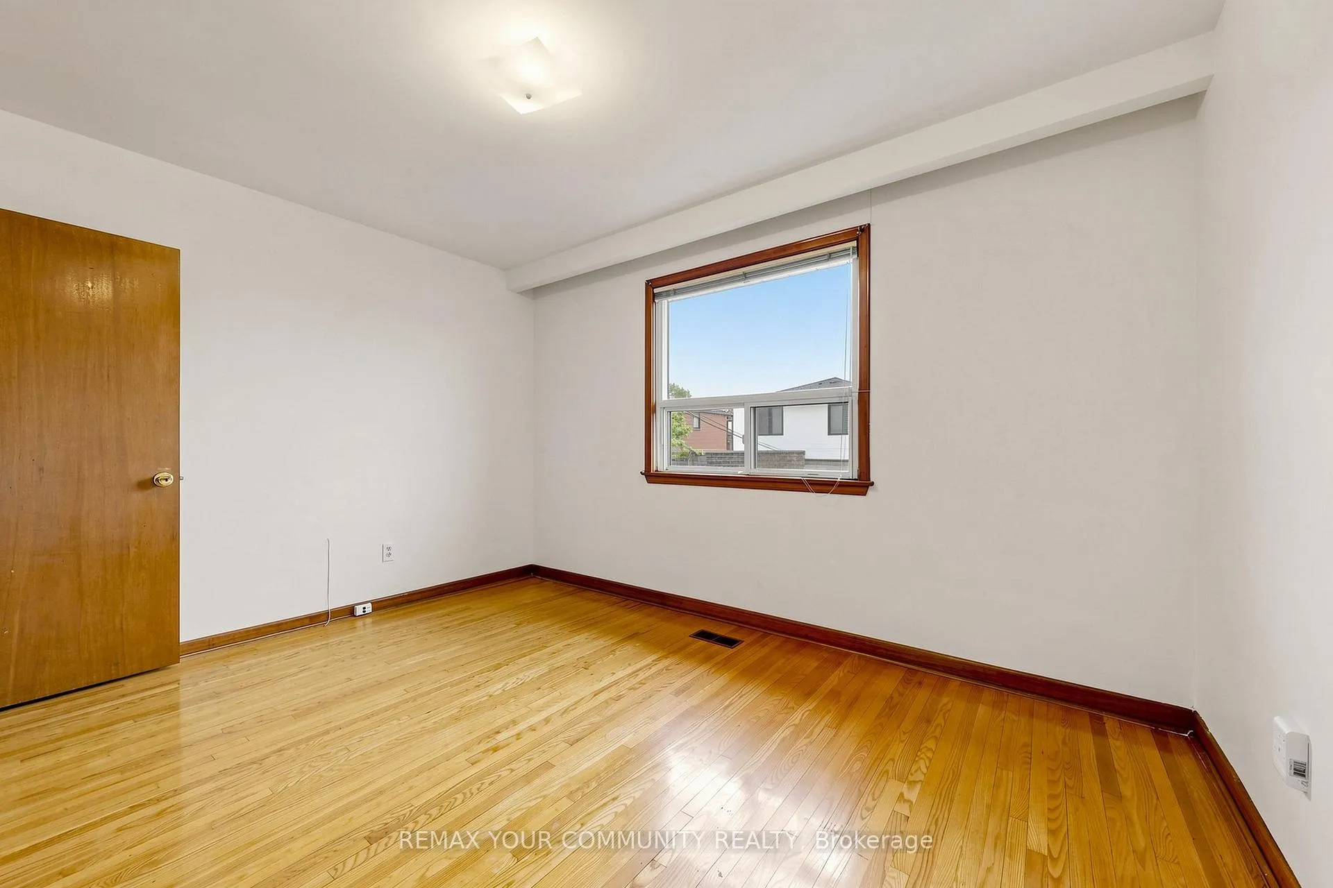 Photo 14 of 21 Gade Drive, North York, Downsview-Roding-CFB — HOMEH