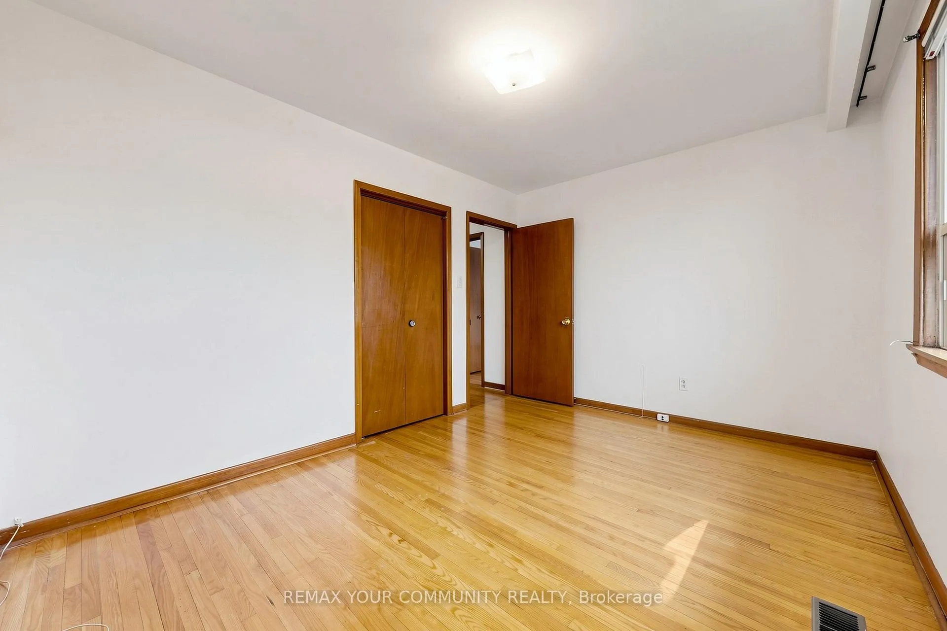 Photo 15 of 21 Gade Drive, North York, Downsview-Roding-CFB — HOMEH