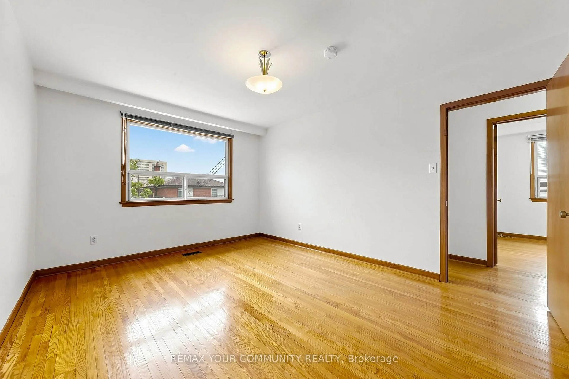 Photo 16 of 21 Gade Drive, North York, Downsview-Roding-CFB — HOMEH