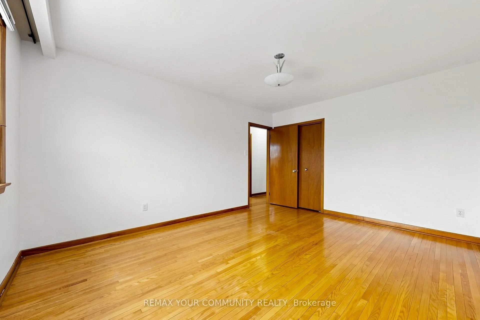 Photo 17 of 21 Gade Drive, North York, Downsview-Roding-CFB — HOMEH