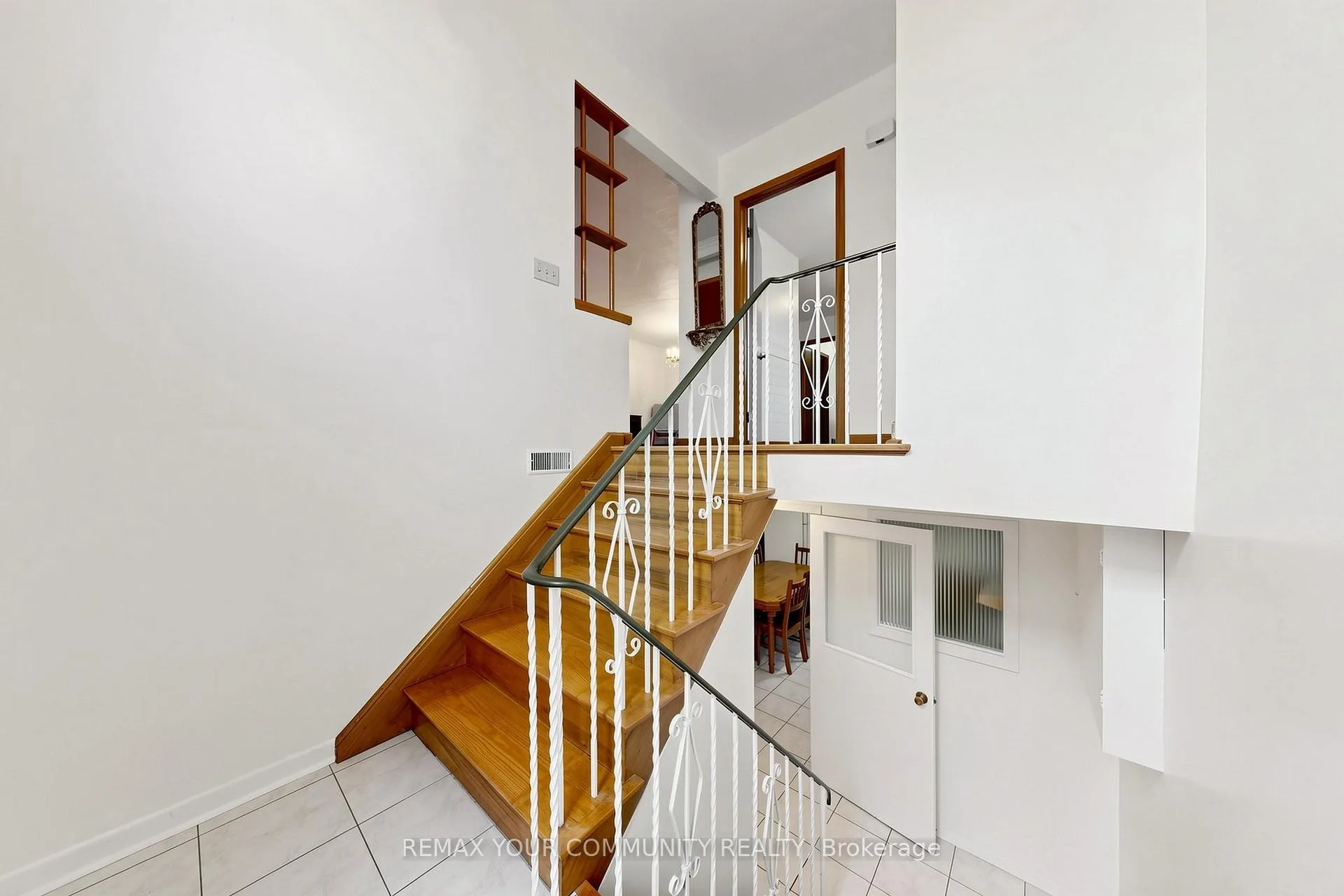 Photo 20 of 21 Gade Drive, North York, Downsview-Roding-CFB — HOMEH