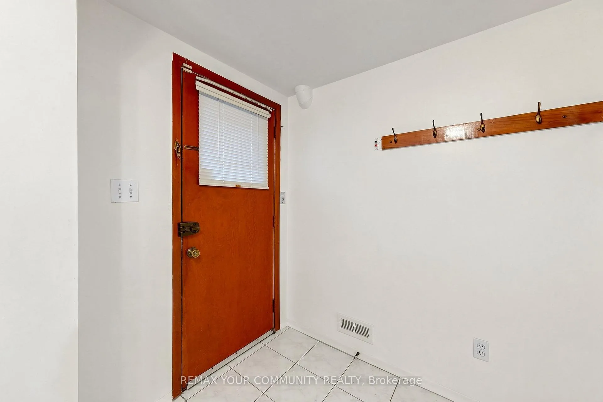 Photo 22 of 21 Gade Drive, North York, Downsview-Roding-CFB — HOMEH