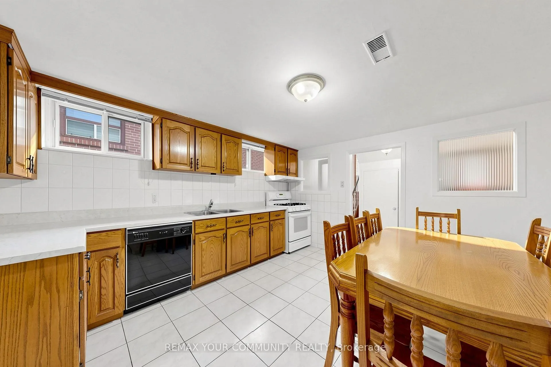 Photo 28 of 21 Gade Drive, North York, Downsview-Roding-CFB — HOMEH