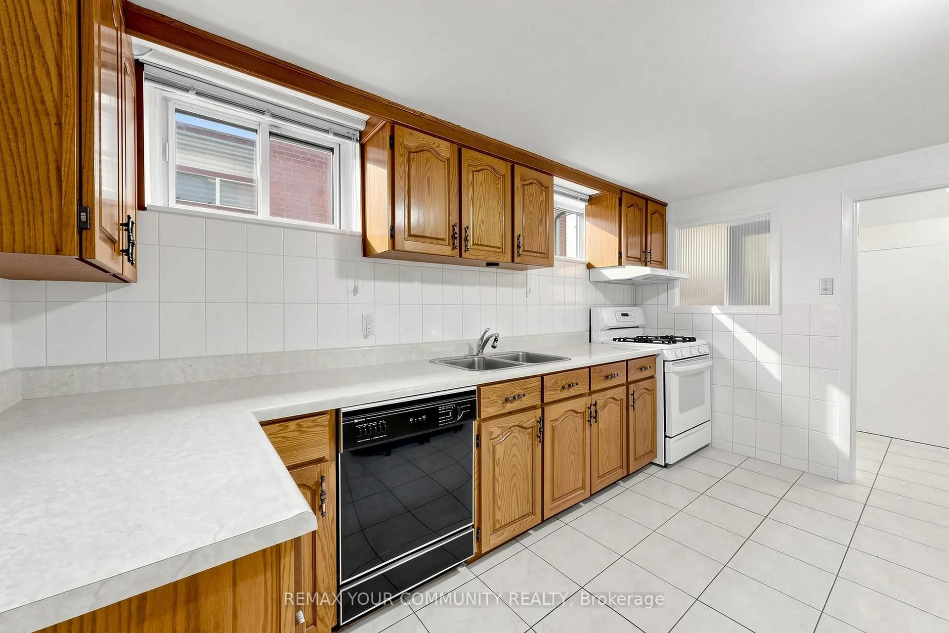 Photo 32 of 21 Gade Drive, North York, Downsview-Roding-CFB — HOMEH
