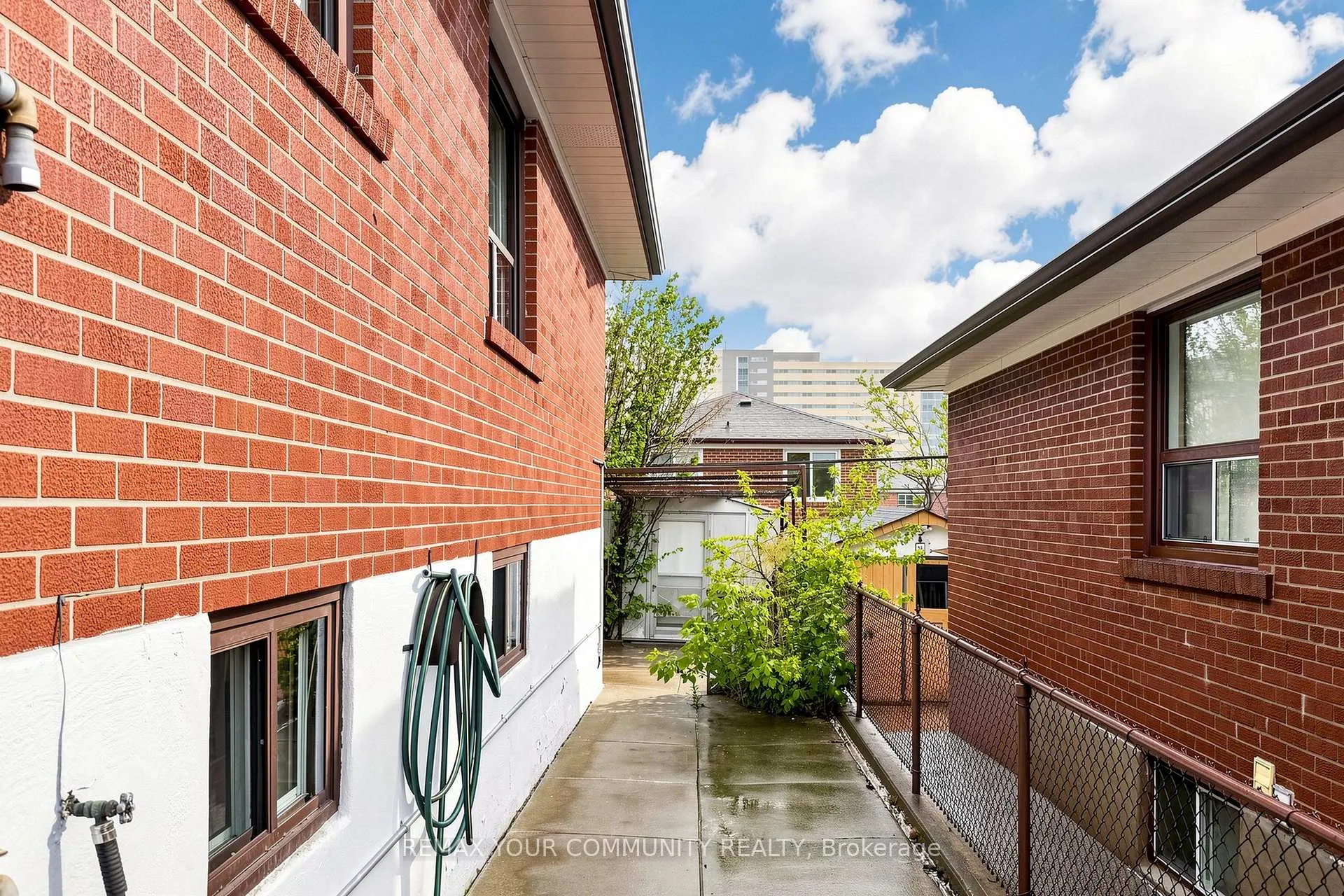Photo 40 of 21 Gade Drive, North York, Downsview-Roding-CFB — HOMEH