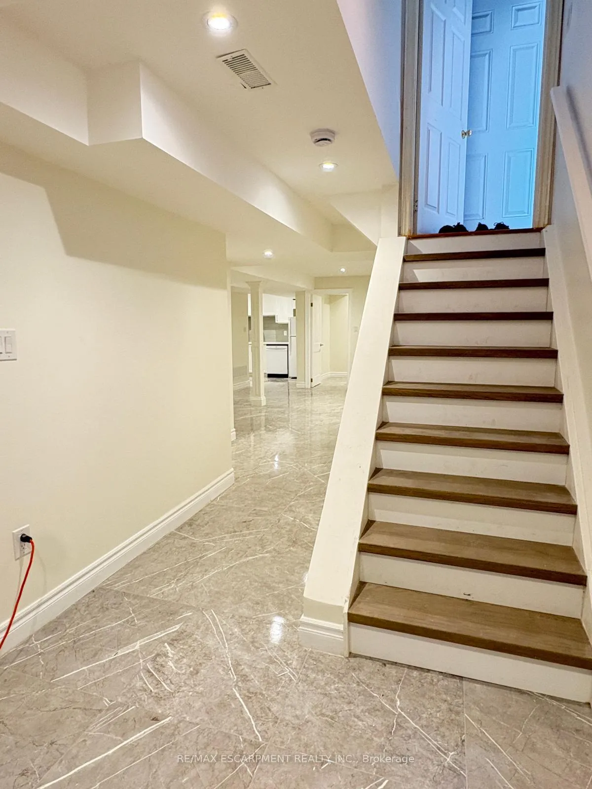 Photo 2 of Unit Basement, 25 Emmitt Road, Vaughan, Maple — HOMEH