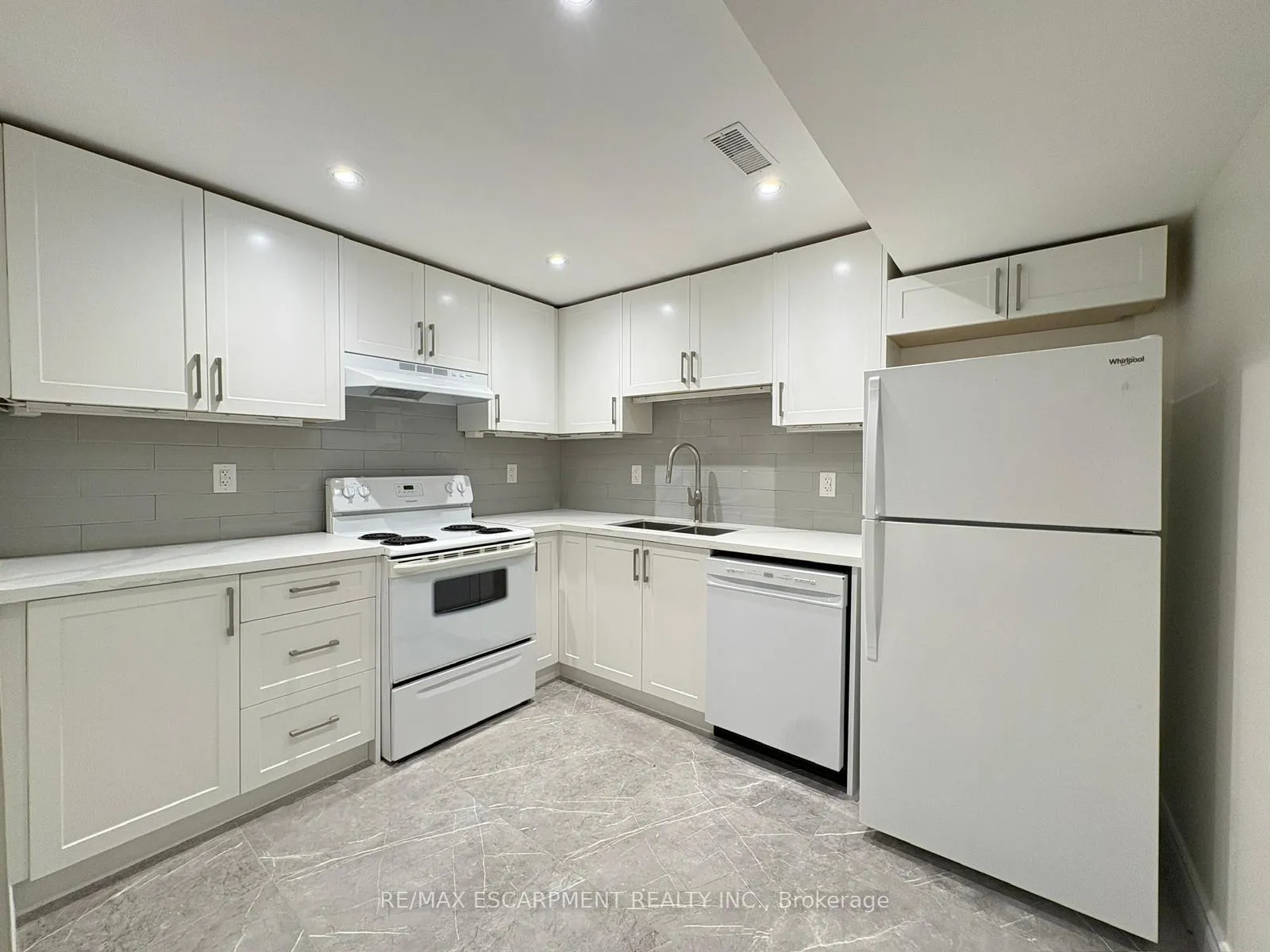 Photo 3 of Unit Basement, 25 Emmitt Road, Vaughan, Maple — HOMEH