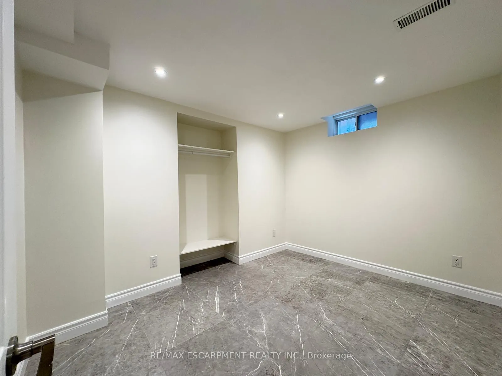 Photo 5 of Unit Basement, 25 Emmitt Road, Vaughan, Maple — HOMEH