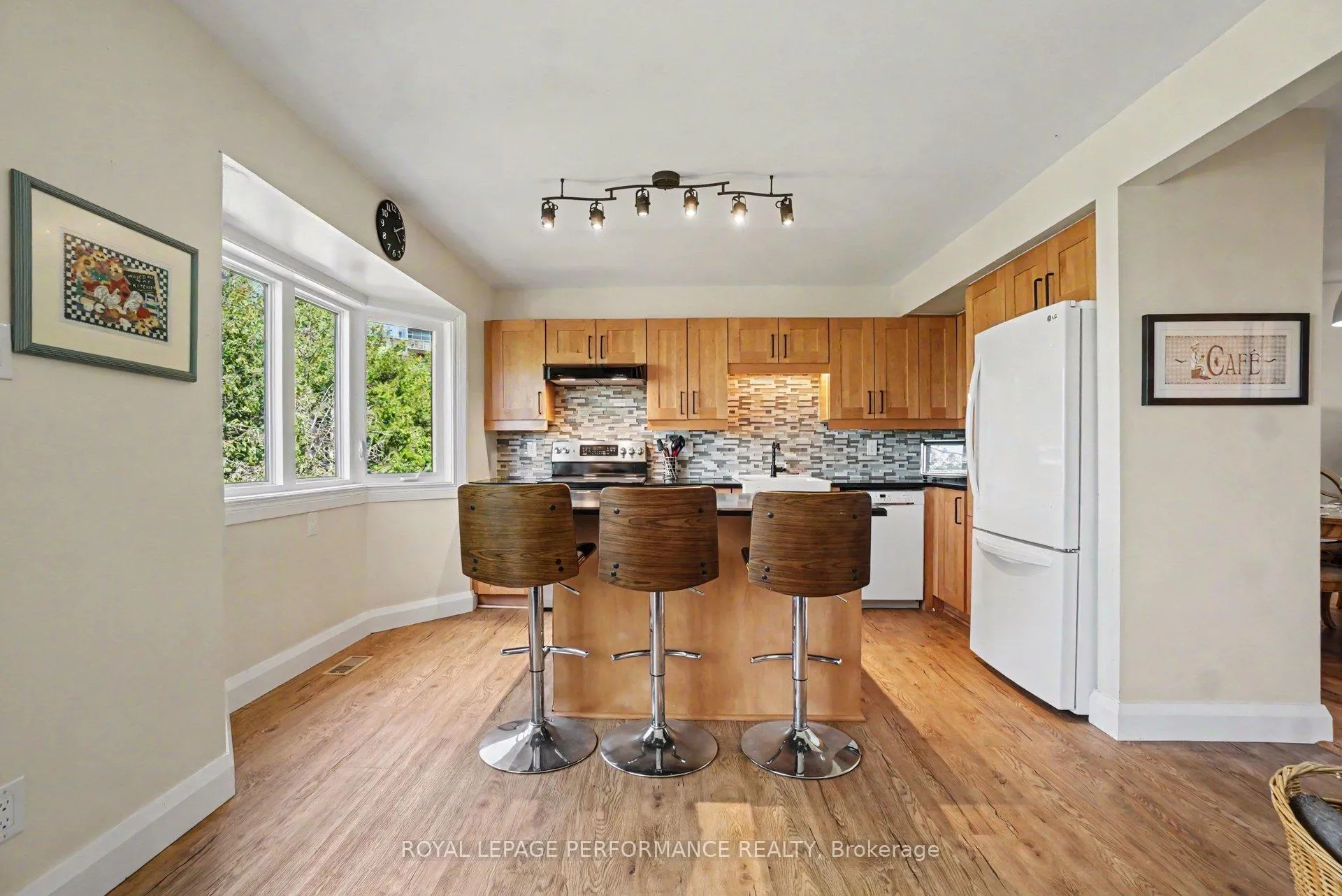 Photo 5 of Unit 17, 34 Huntview Private, Ottawa, Hunt Club/Western Community — HOMEH