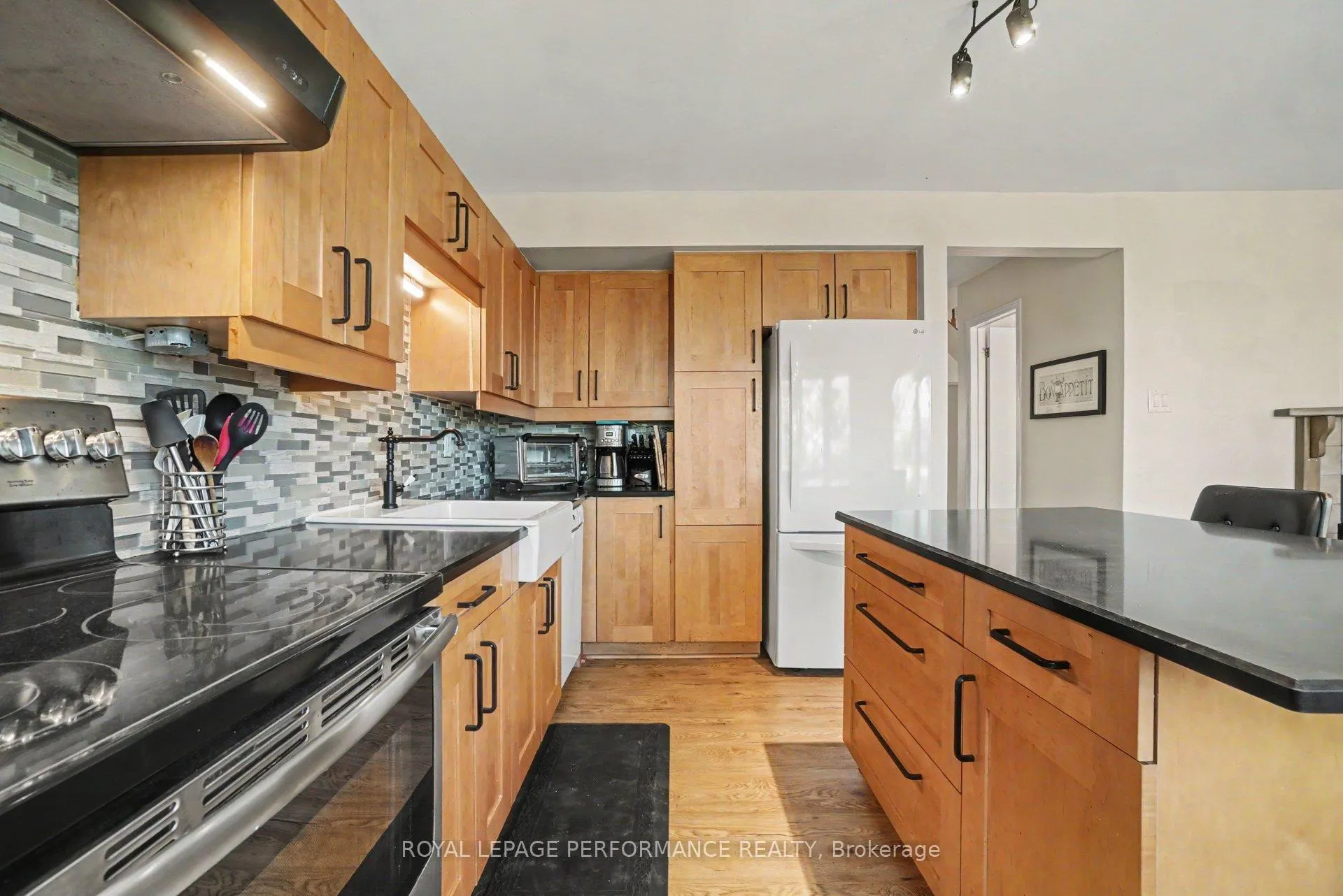 Photo 8 of Unit 17, 34 Huntview Private, Ottawa, Hunt Club/Western Community — HOMEH