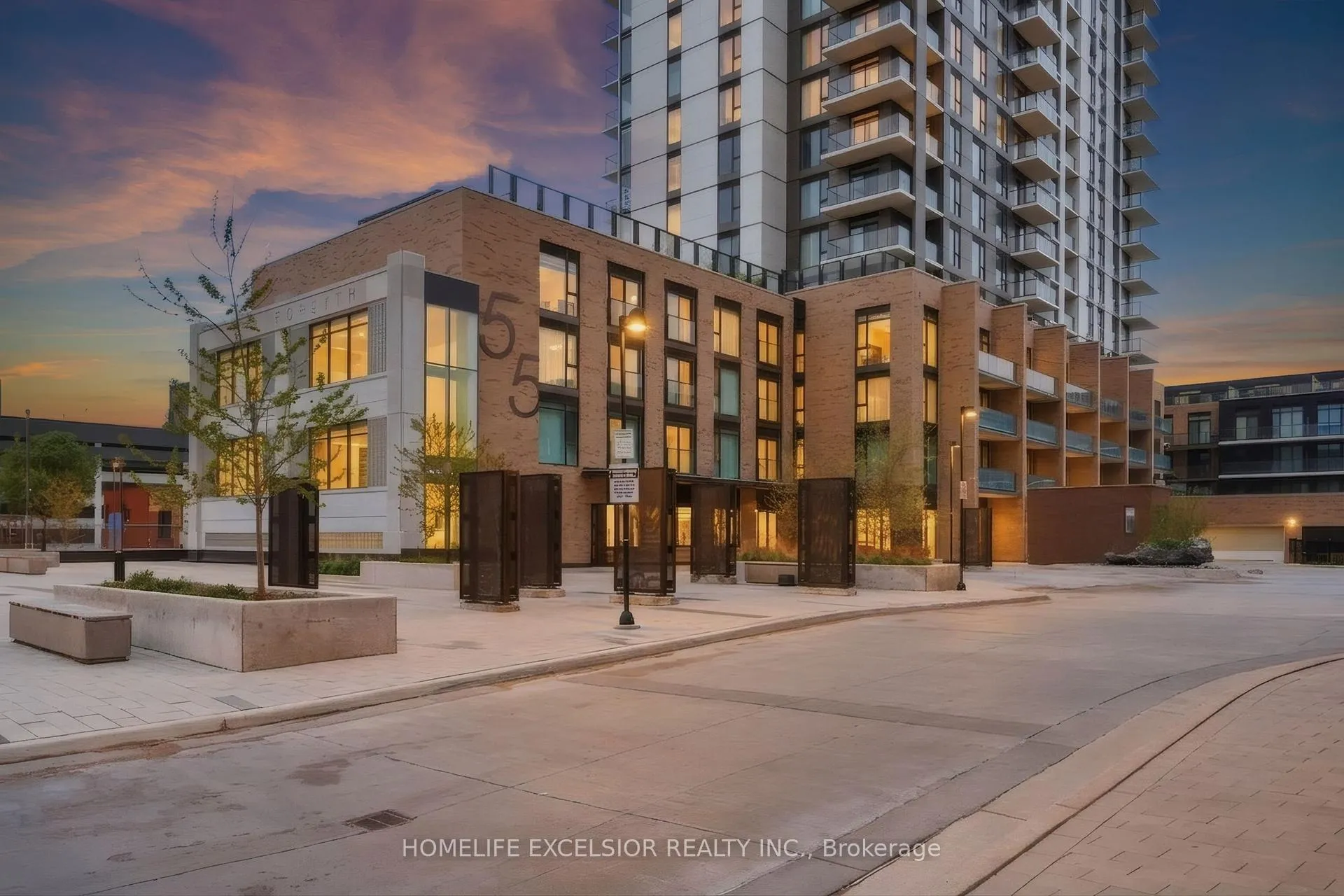 Photo 4 of Unit 1002, 55 Duke Street W, Kitchener, City Commercial Core — HOMEH