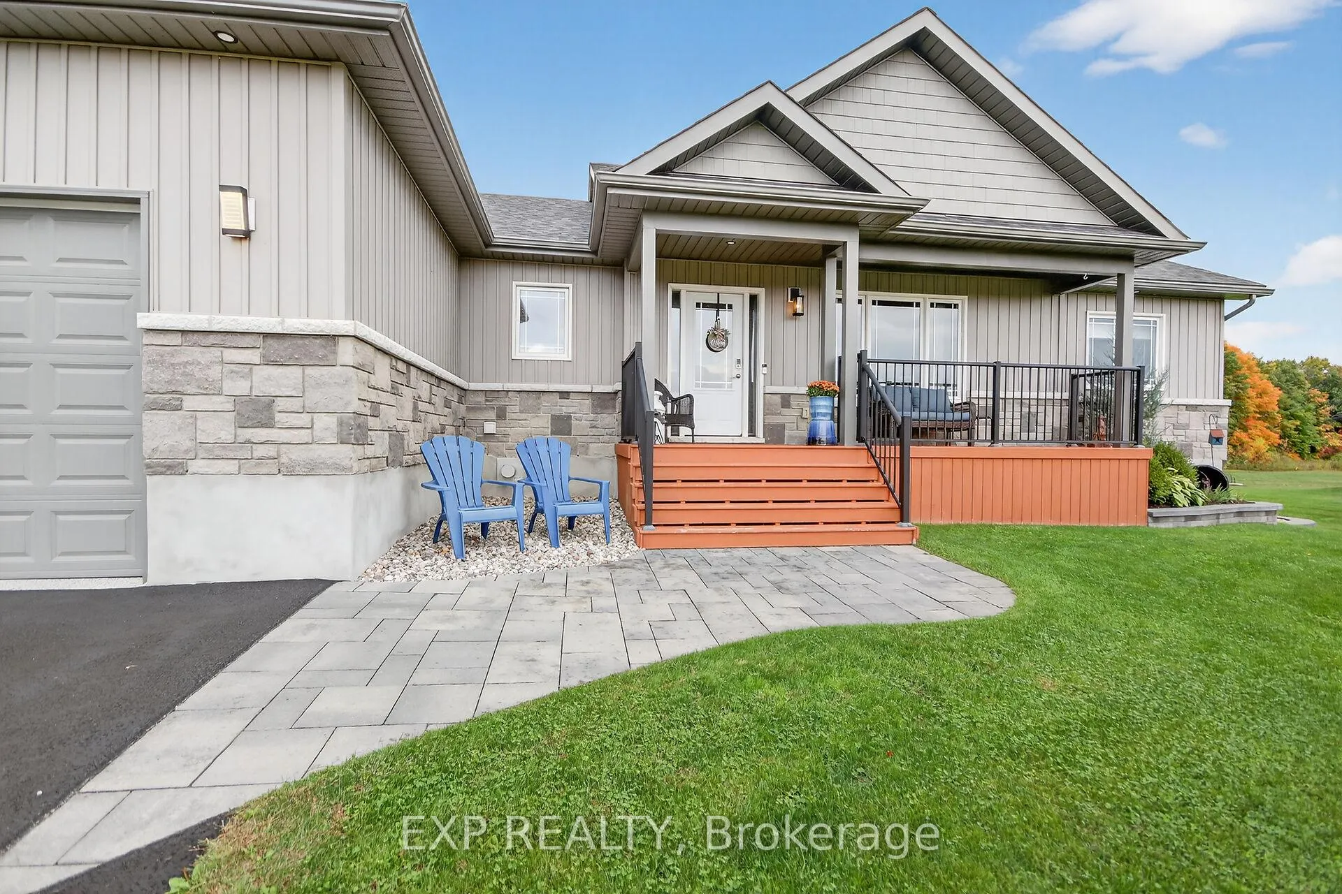 Photo 4 of 305 Moore Crescent, Augusta, Augusta Twp — HOMEH