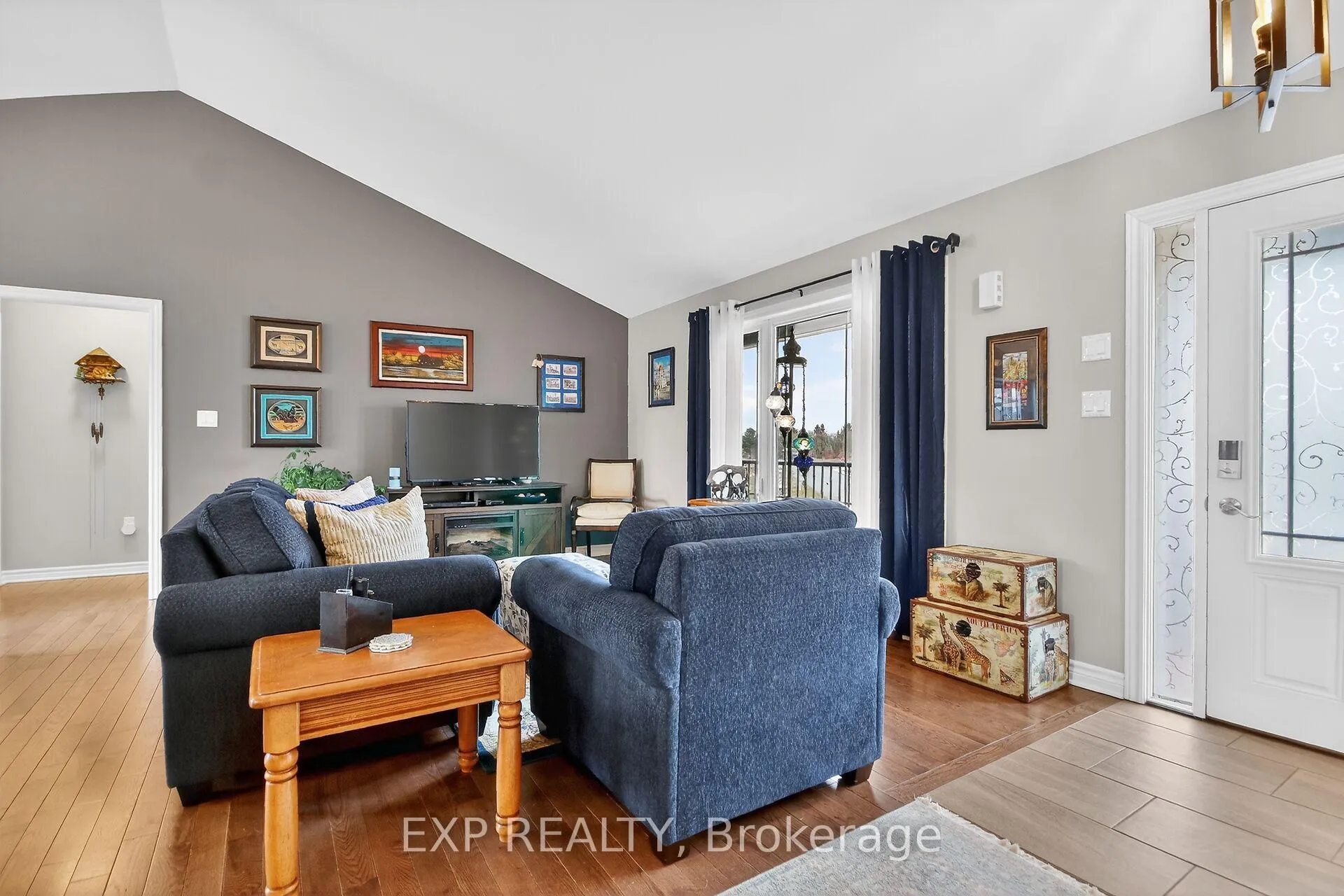 Photo 5 of 305 Moore Crescent, Augusta, Augusta Twp — HOMEH
