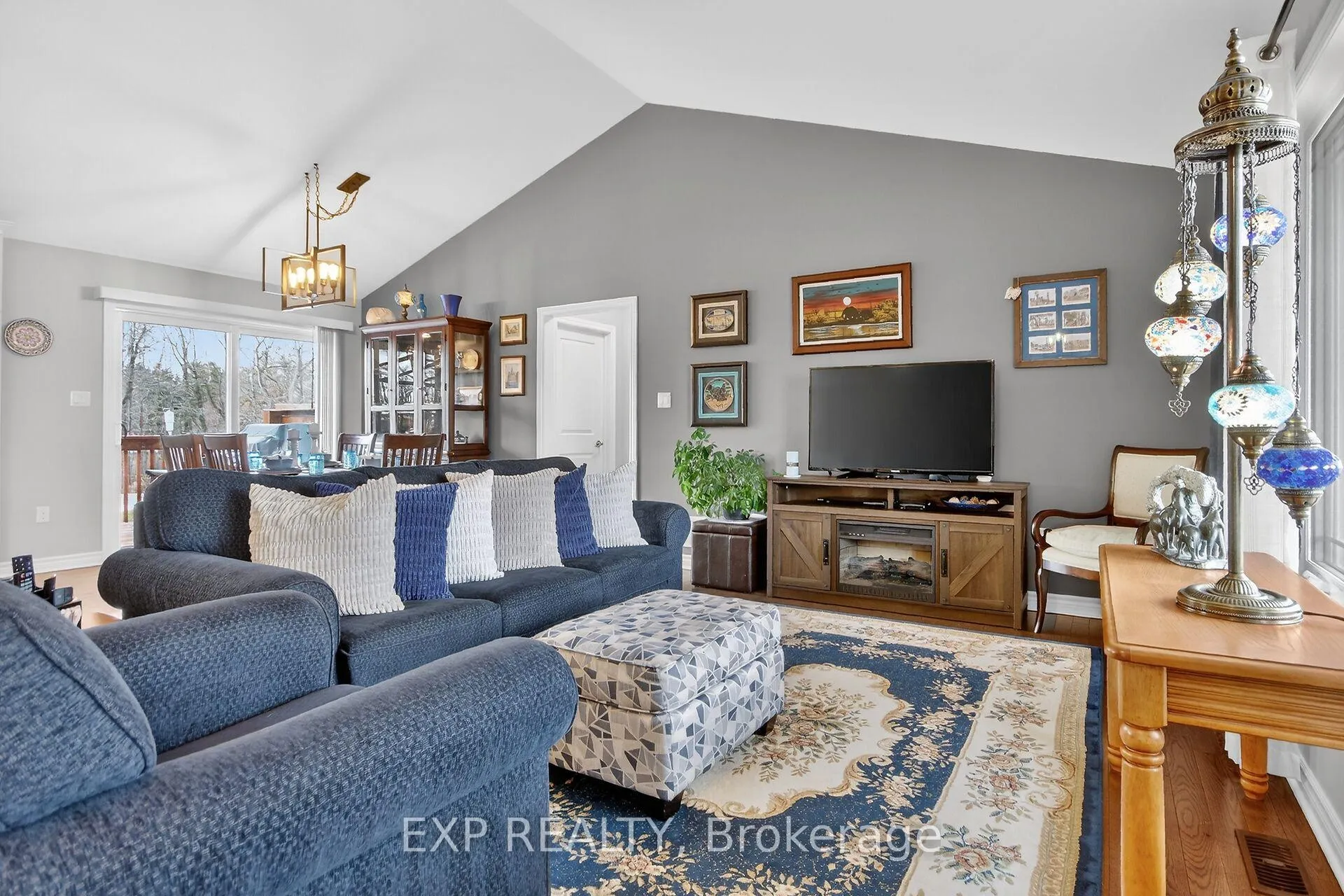 Photo 6 of 305 Moore Crescent, Augusta, Augusta Twp — HOMEH