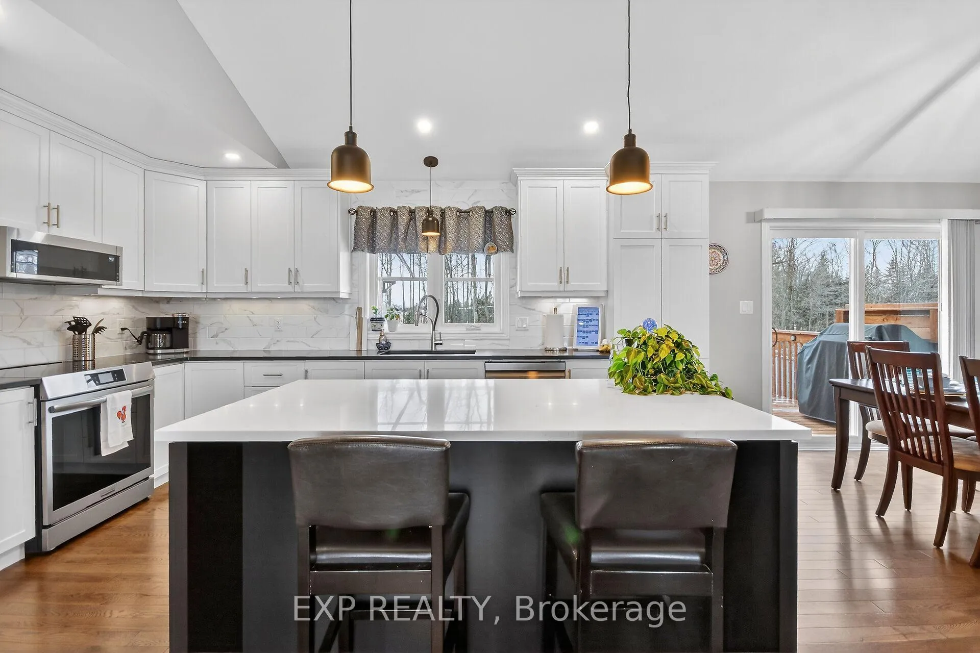 Photo 9 of 305 Moore Crescent, Augusta, Augusta Twp — HOMEH