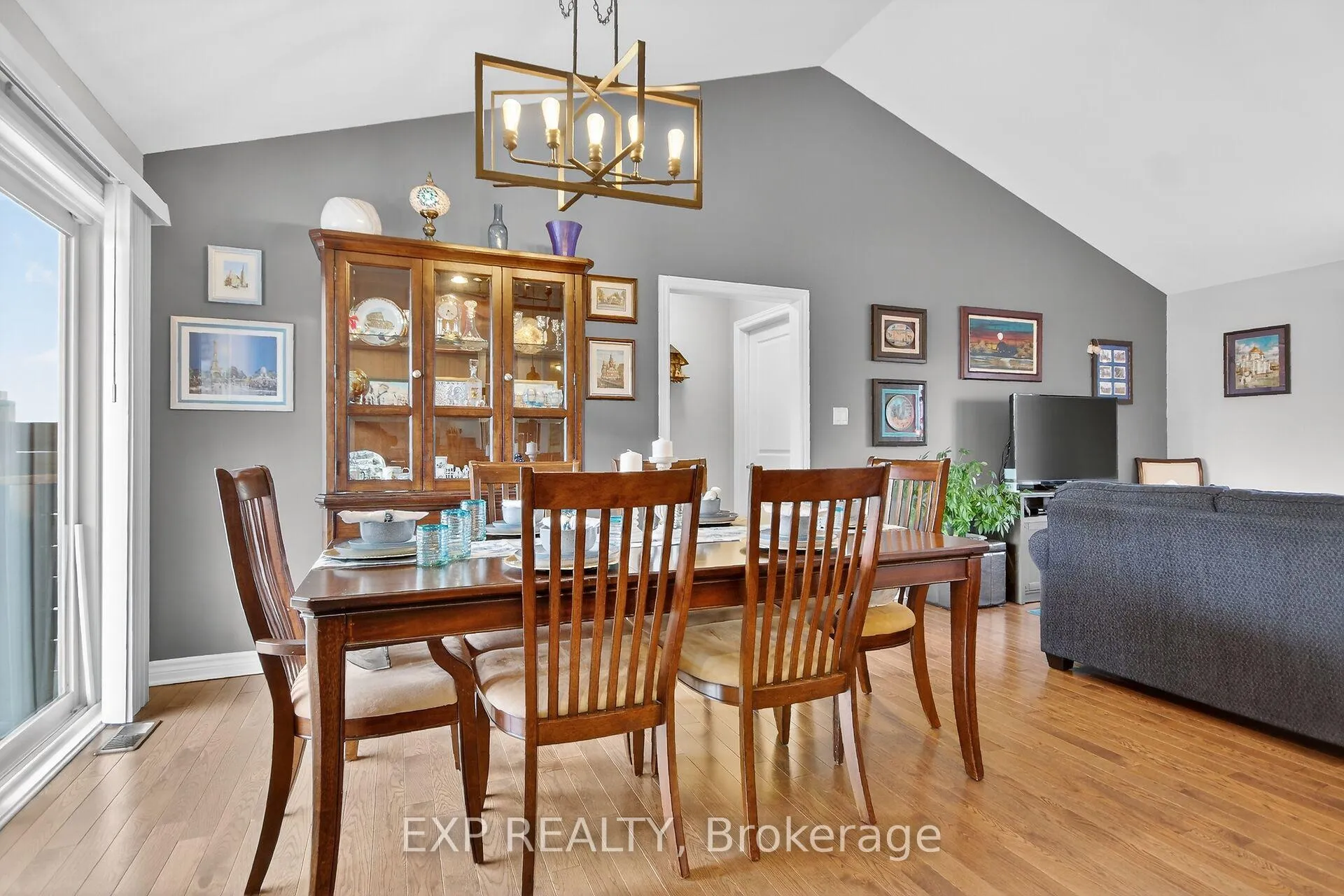 Photo 13 of 305 Moore Crescent, Augusta, Augusta Twp — HOMEH