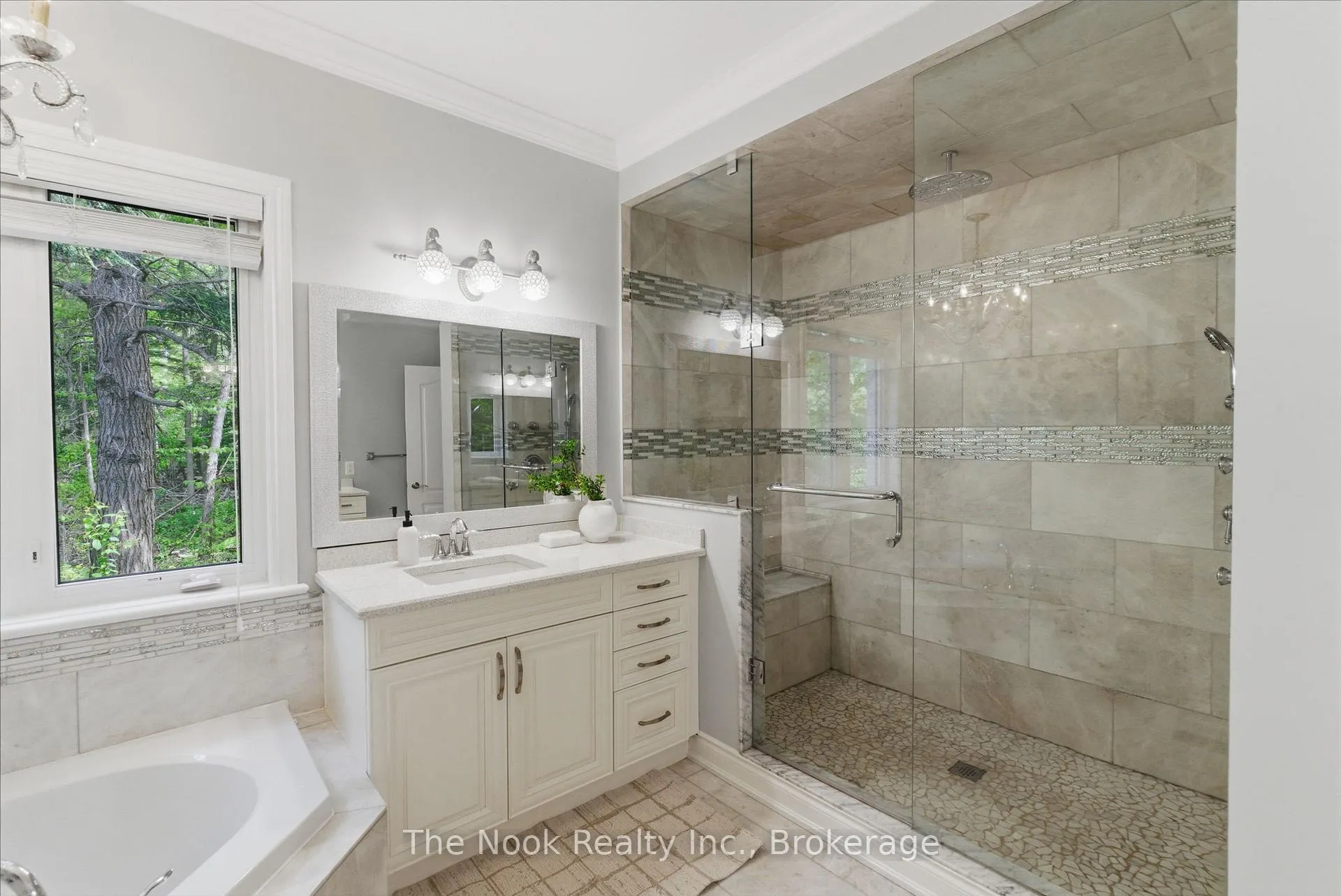 Photo 22 of 92 Holyrod Drive, Clarington, Courtice — HOMEH