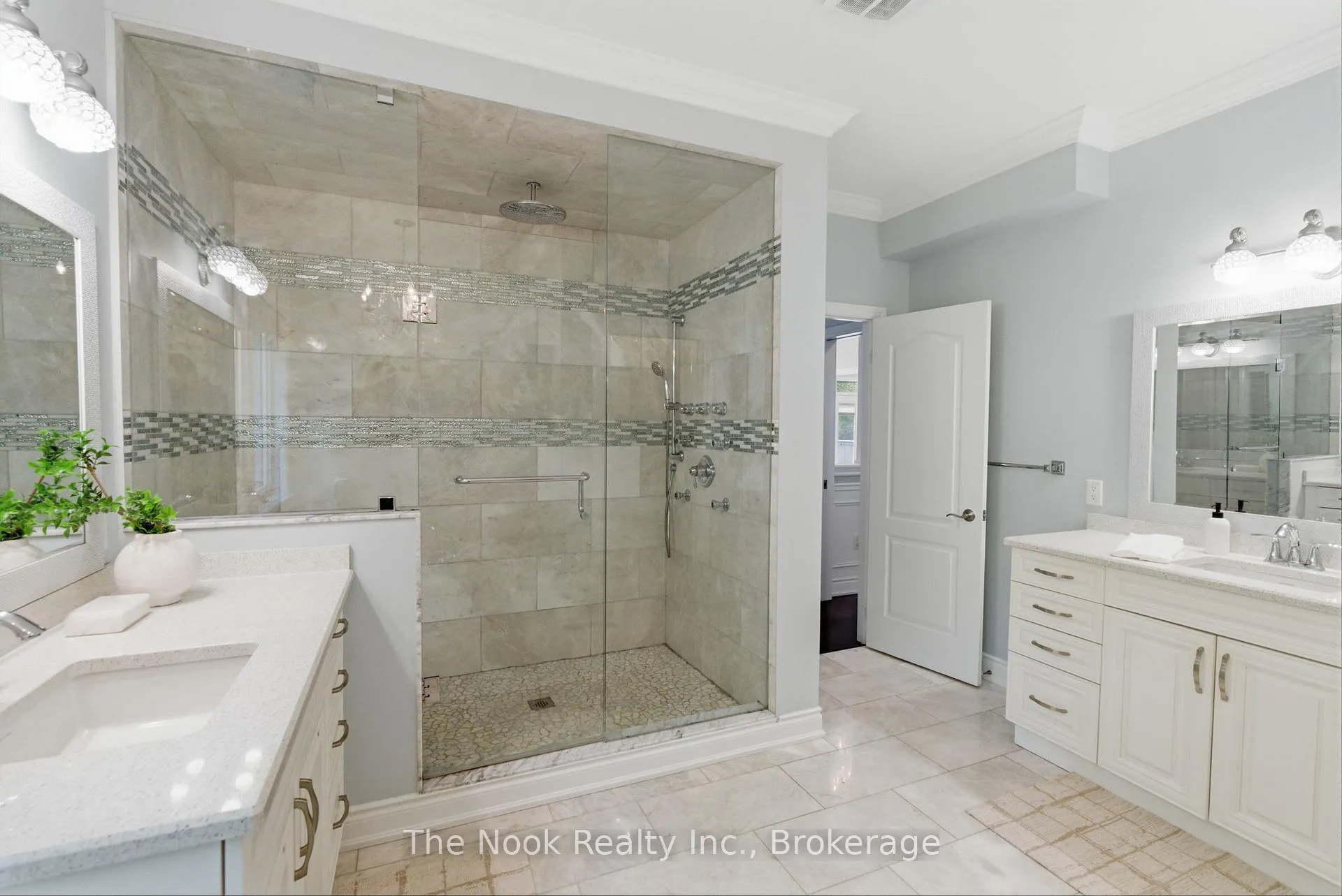 Photo 24 of 92 Holyrod Drive, Clarington, Courtice — HOMEH
