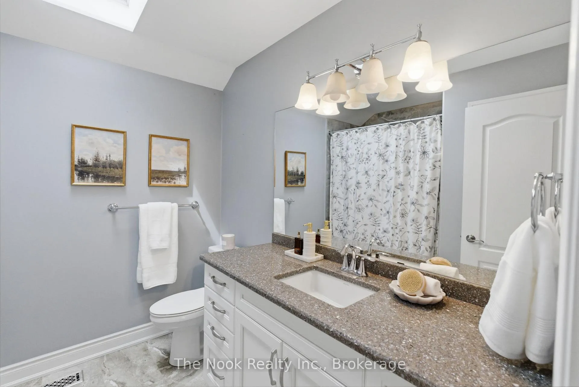 Photo 29 of 92 Holyrod Drive, Clarington, Courtice — HOMEH