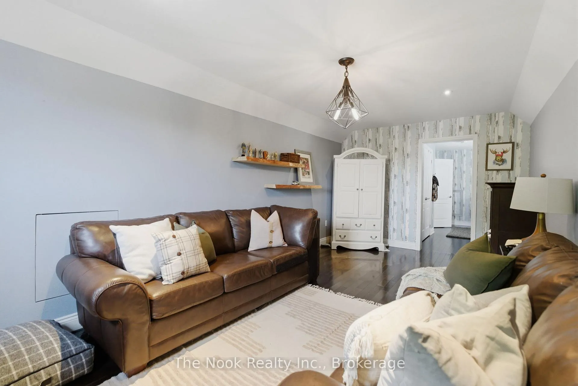 Photo 34 of 92 Holyrod Drive, Clarington, Courtice — HOMEH