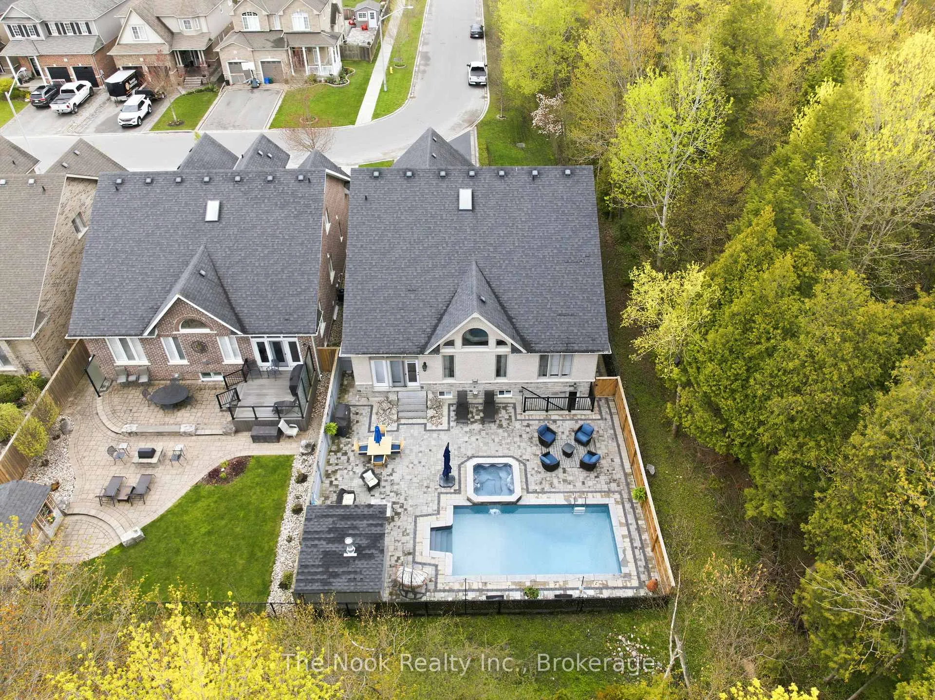Photo 49 of 92 Holyrod Drive, Clarington, Courtice — HOMEH