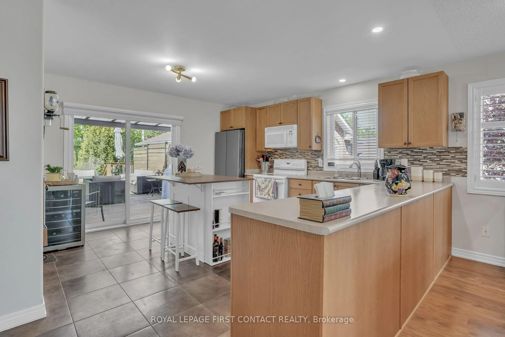 Photo 8 of 163 Emms Drive, Barrie, Holly — HOMEH