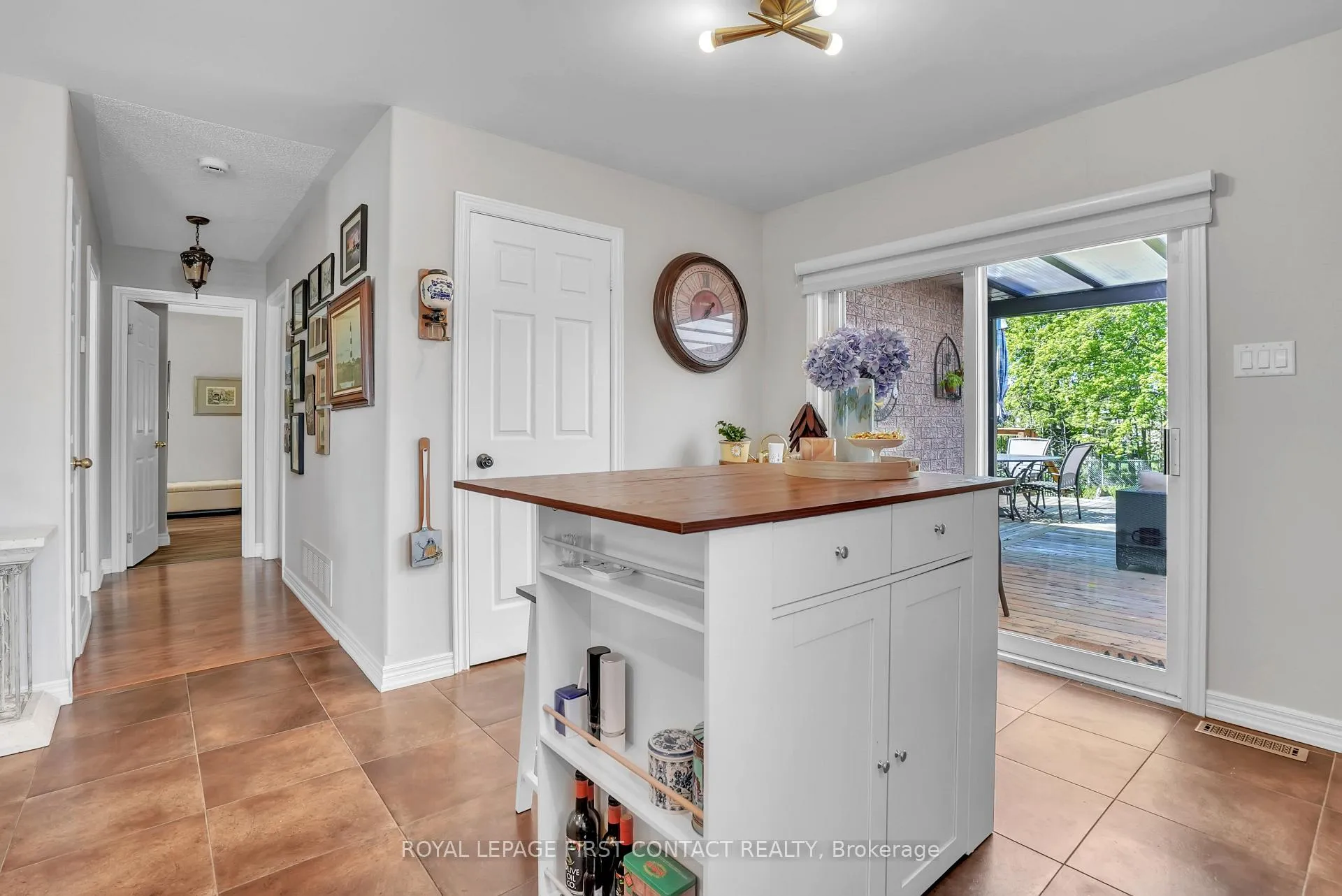 Photo 11 of 163 Emms Drive, Barrie, Holly — HOMEH