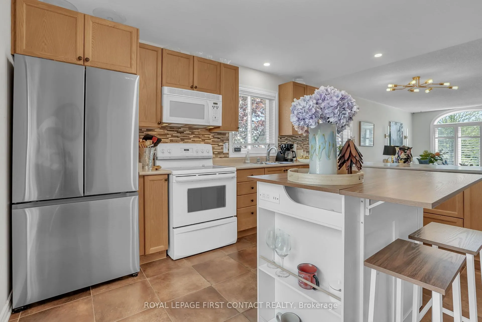 Photo 12 of 163 Emms Drive, Barrie, Holly — HOMEH
