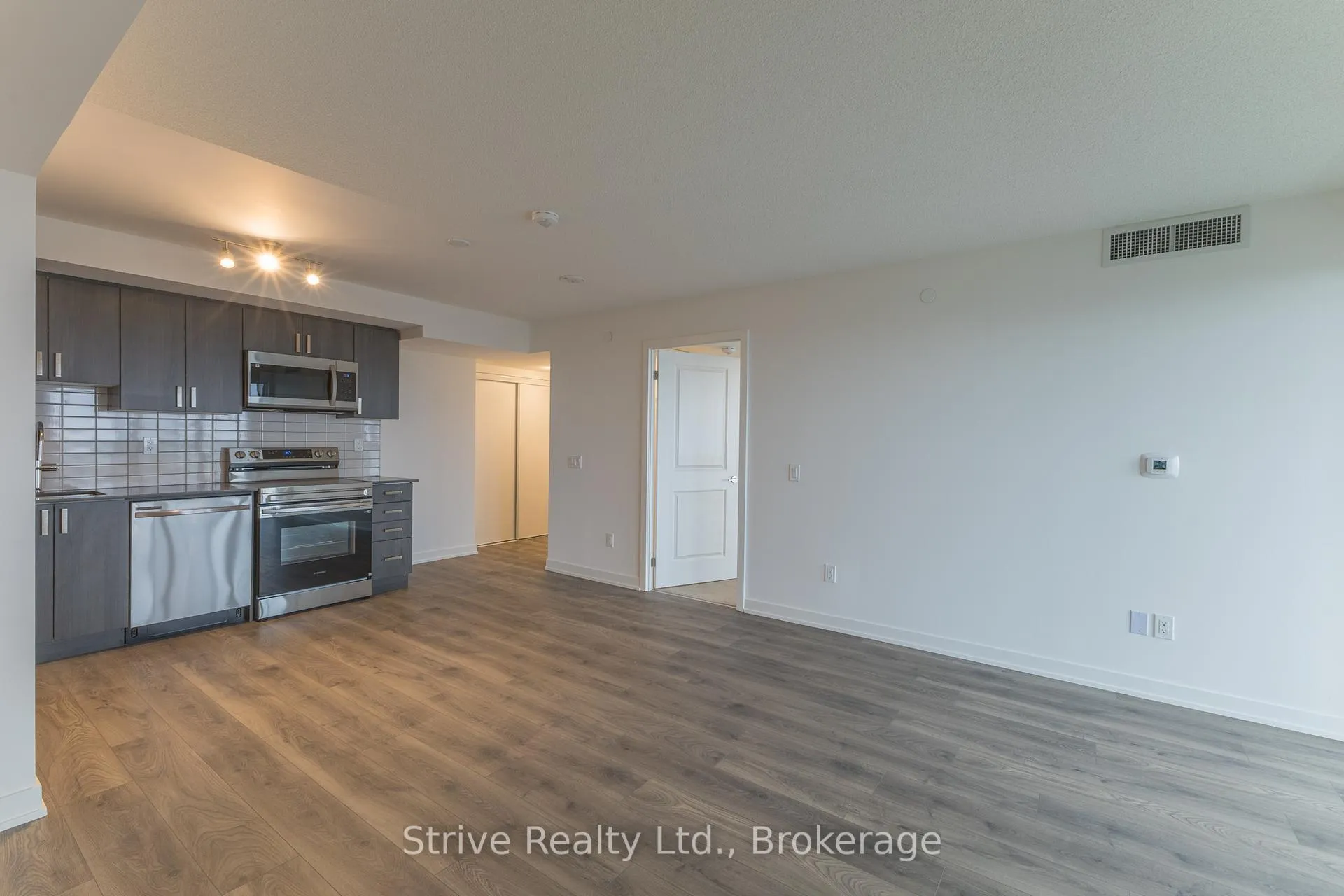 Photo 10 of Unit 1908, 1010 Sandy Beach Road, Pickering, Bay Ridges — HOMEH