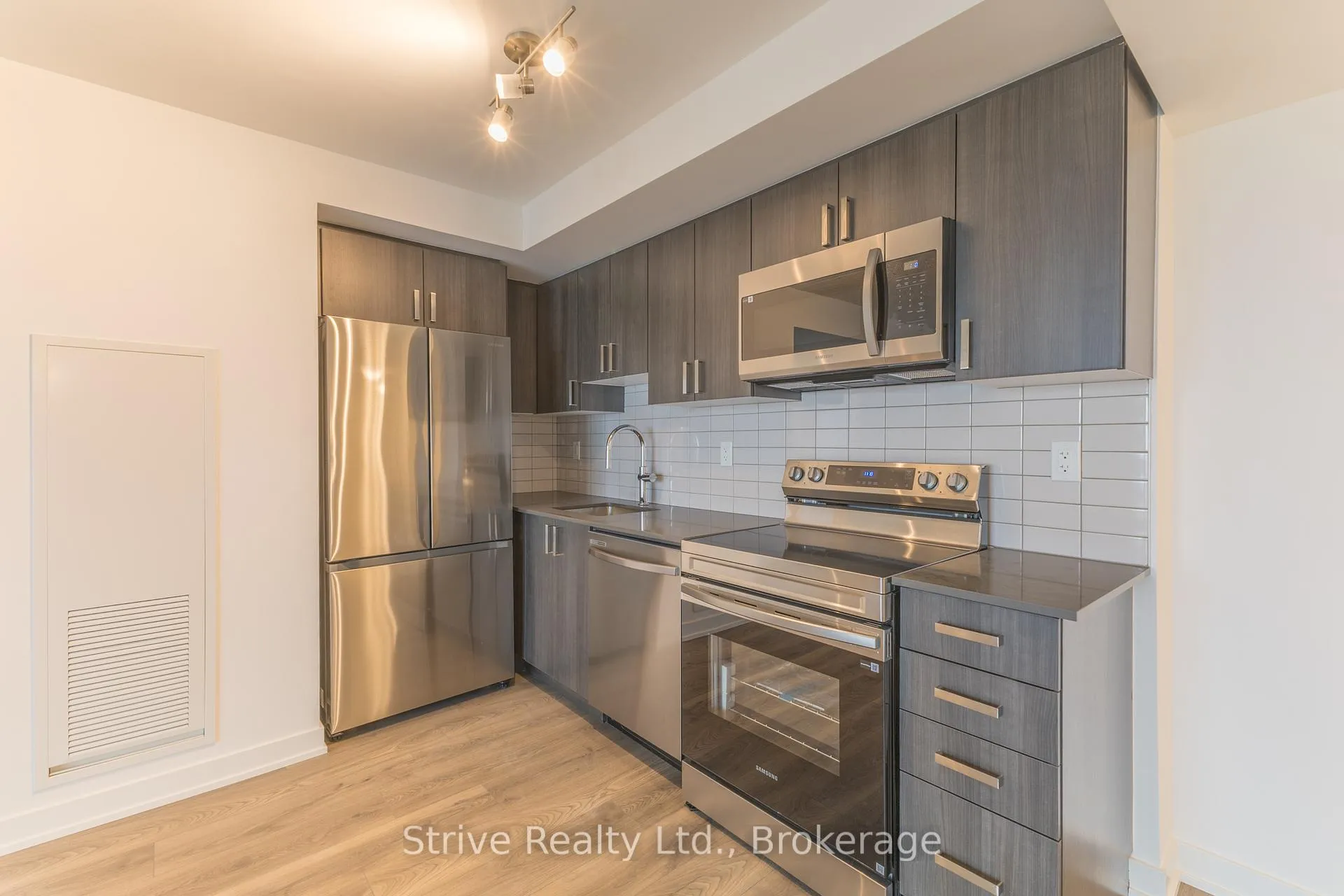 Photo 11 of Unit 1908, 1010 Sandy Beach Road, Pickering, Bay Ridges — HOMEH