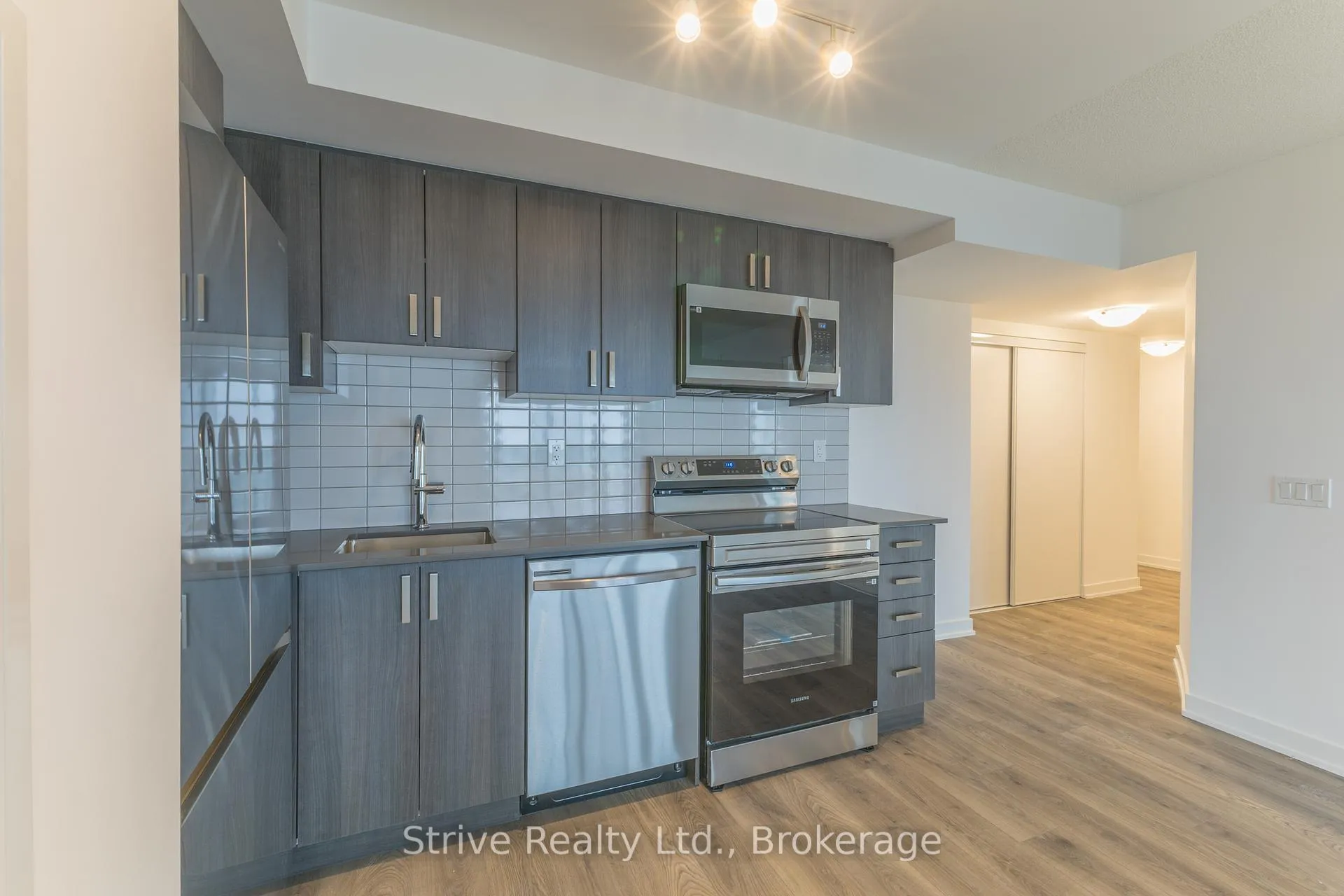 Photo 13 of Unit 1908, 1010 Sandy Beach Road, Pickering, Bay Ridges — HOMEH