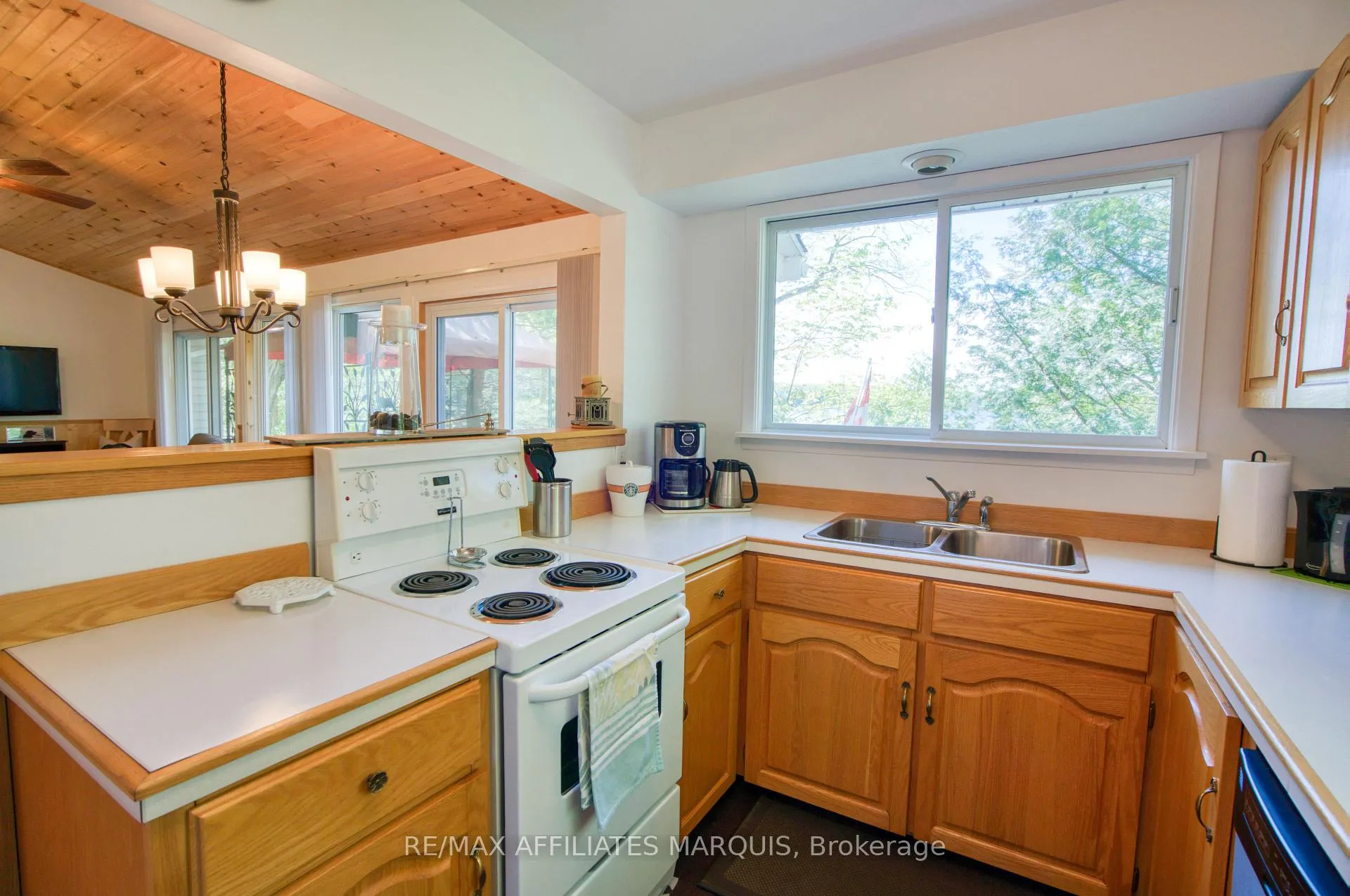 Photo 9 of 149 Oak Point Lane, Tay Valley, Bathurst/Burgess & Sherbrooke (South Sherbrooke) Twp — HOMEH