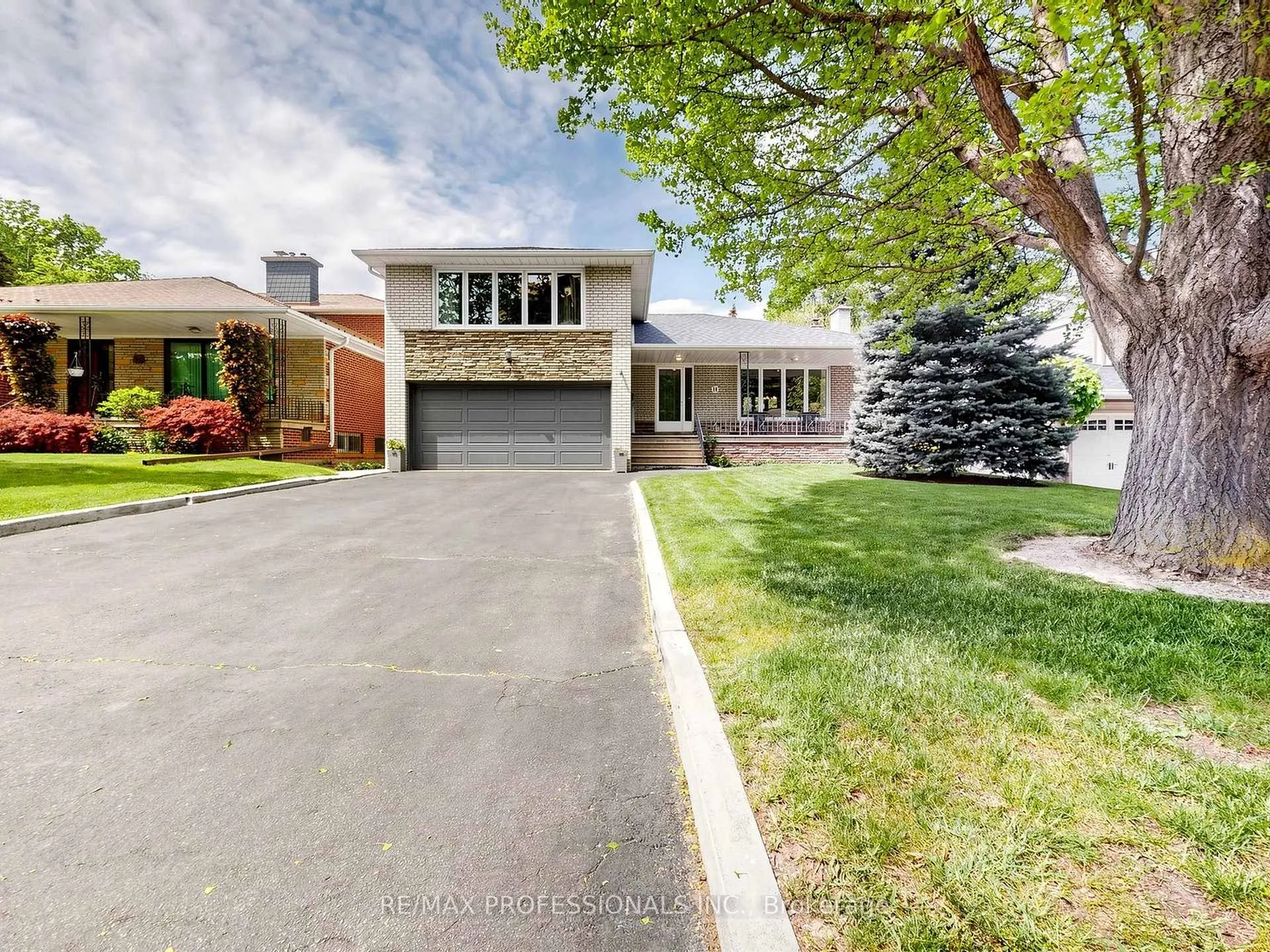 Photo 3 of 14 Widdicombe Hill, Etobicoke, Willowridge-Martingrove-Richview — HOMEH