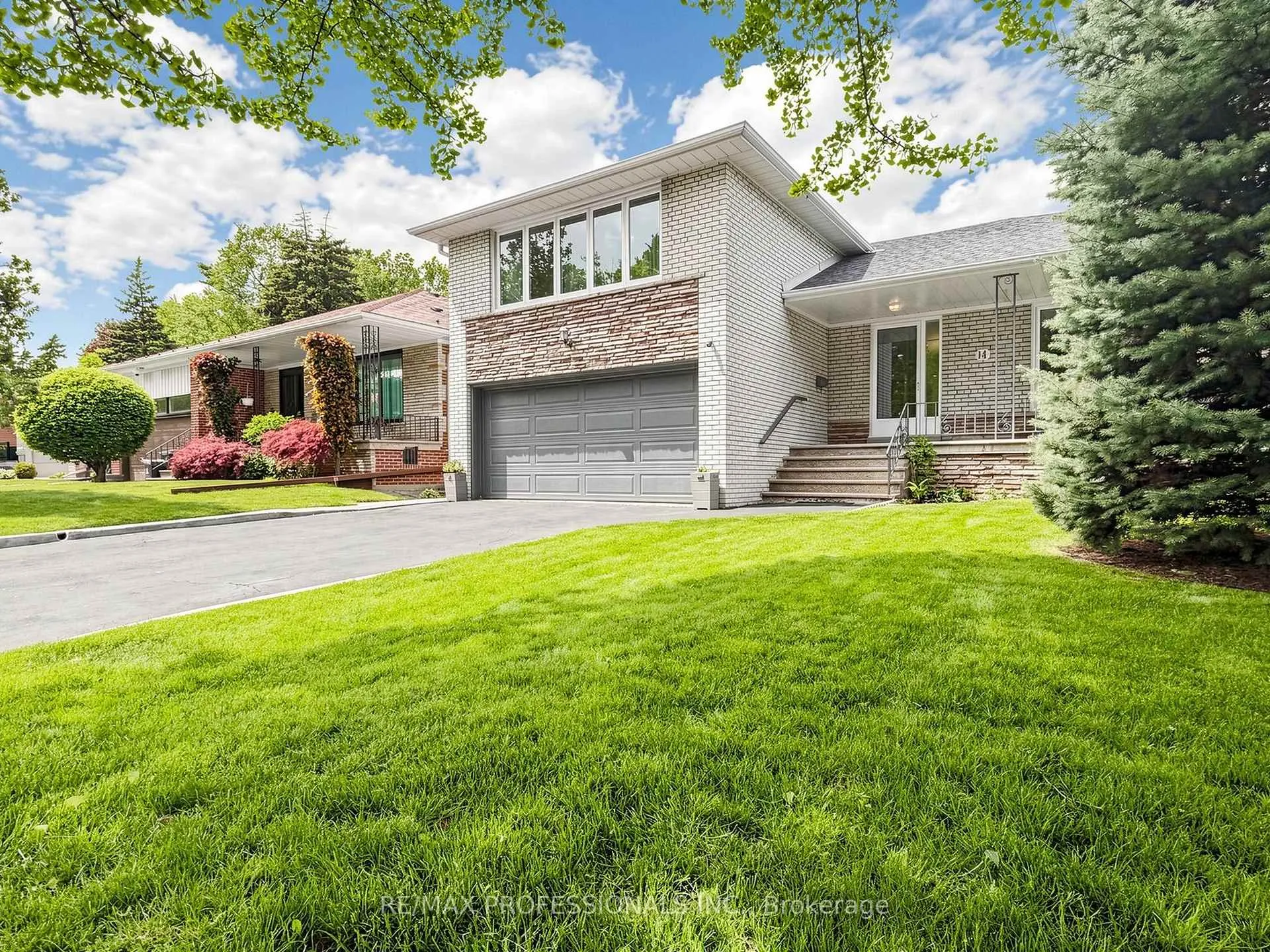 Photo 4 of 14 Widdicombe Hill, Etobicoke, Willowridge-Martingrove-Richview — HOMEH