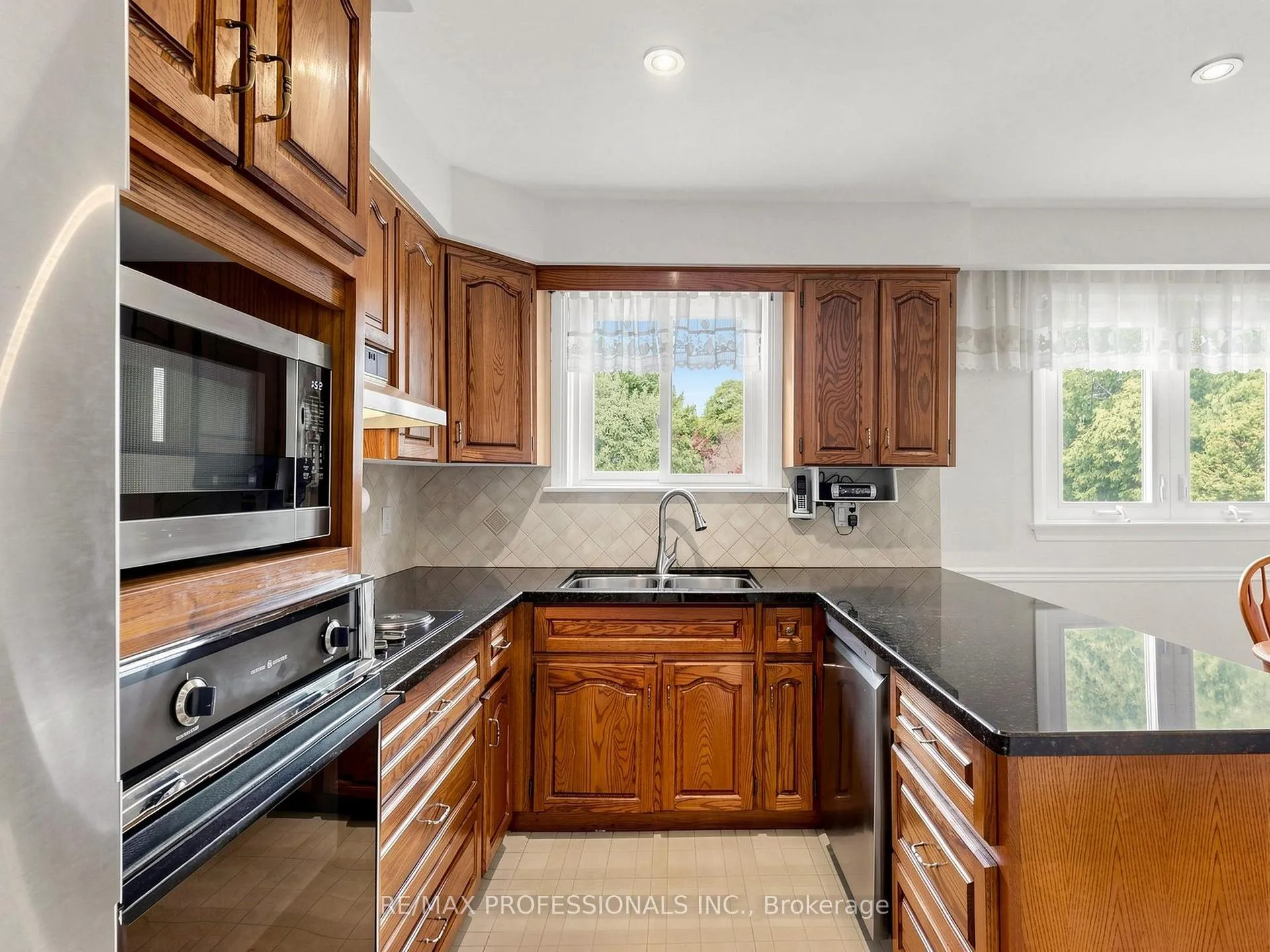 Photo 12 of 14 Widdicombe Hill, Etobicoke, Willowridge-Martingrove-Richview — HOMEH
