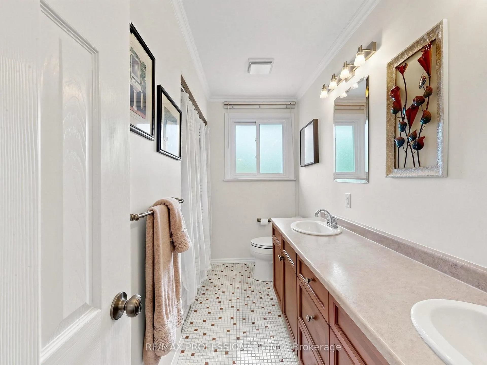 Photo 18 of 14 Widdicombe Hill, Etobicoke, Willowridge-Martingrove-Richview — HOMEH
