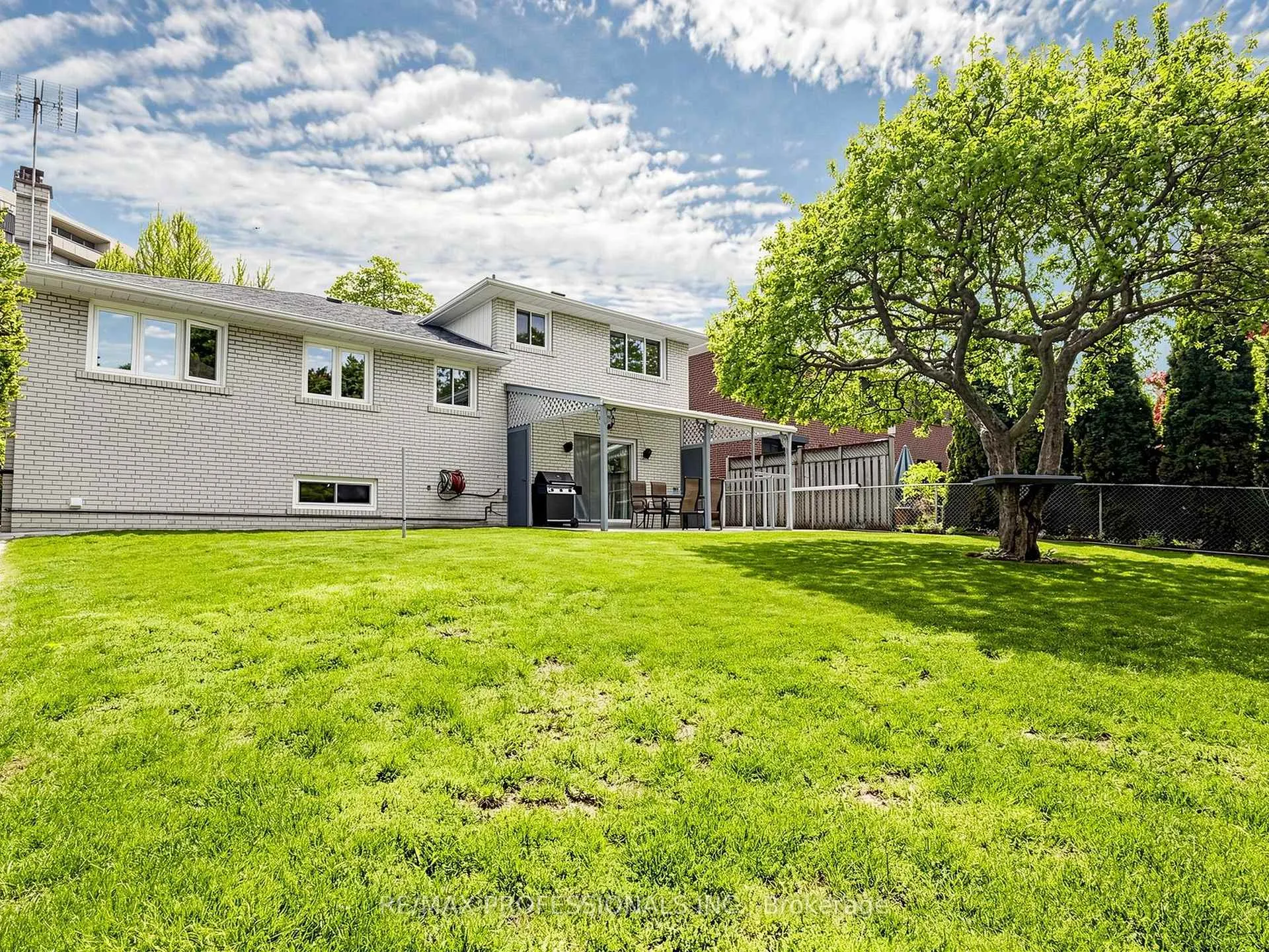 Photo 29 of 14 Widdicombe Hill, Etobicoke, Willowridge-Martingrove-Richview — HOMEH