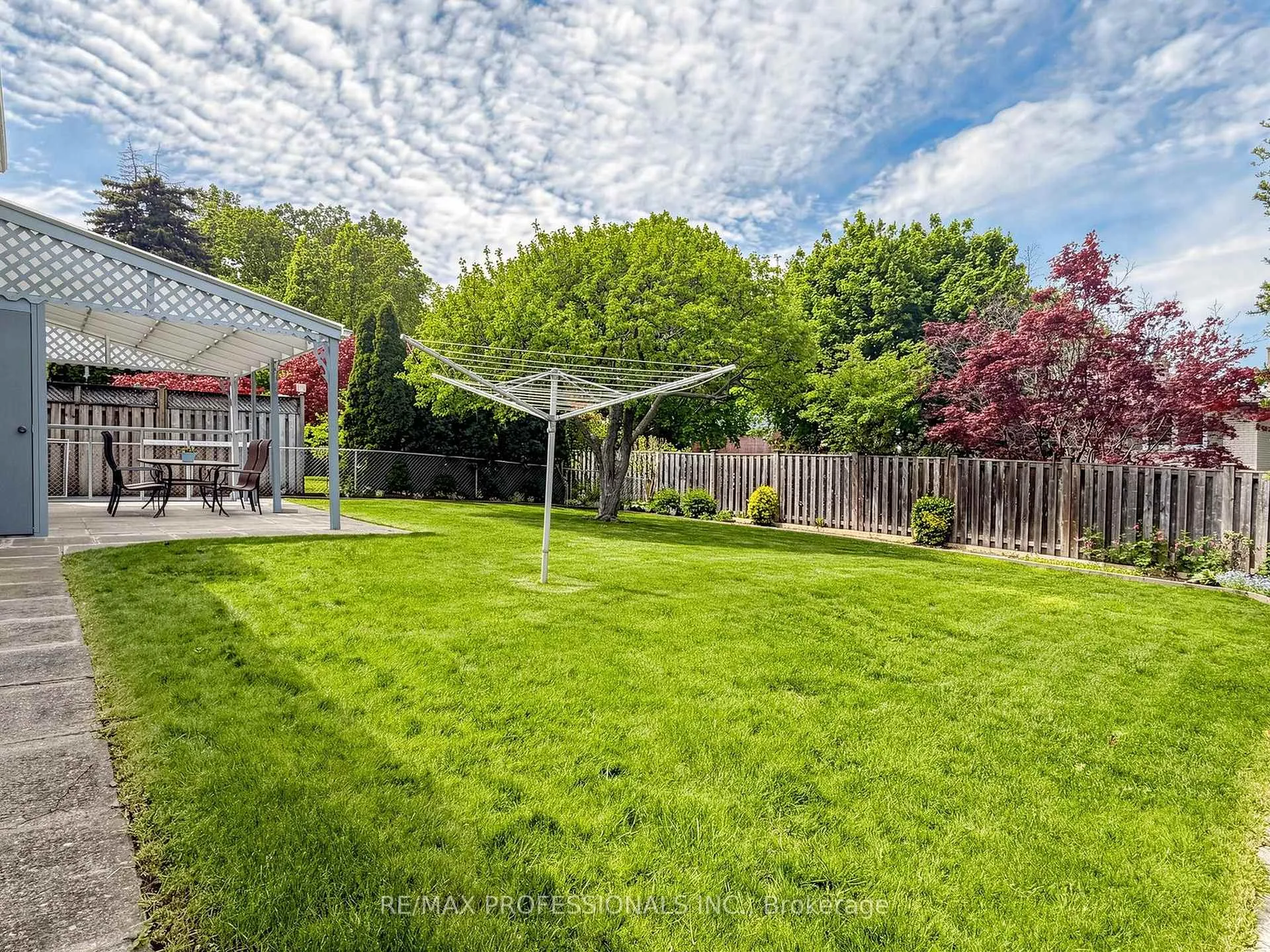 Photo 32 of 14 Widdicombe Hill, Etobicoke, Willowridge-Martingrove-Richview — HOMEH
