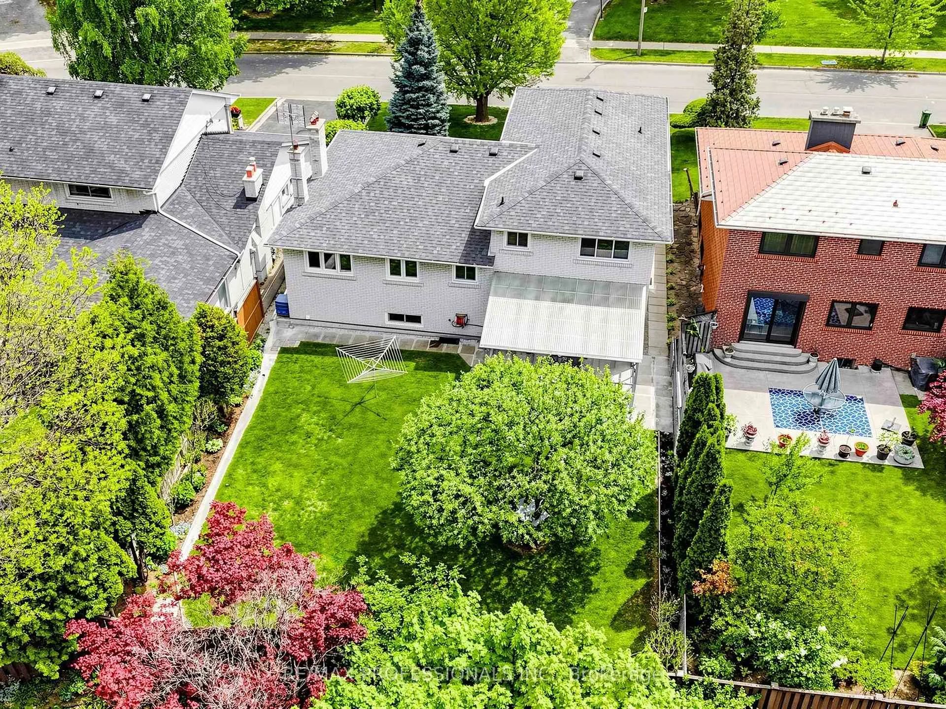 Photo 34 of 14 Widdicombe Hill, Etobicoke, Willowridge-Martingrove-Richview — HOMEH