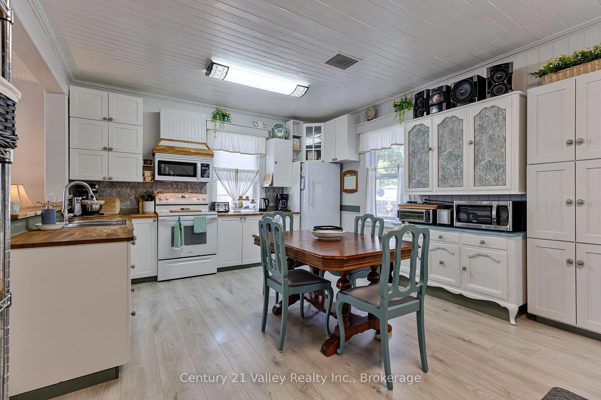 Photo 14 of 11174 60 Highway, North Algona Wilberforce, North Algona/Wilberforce Twp — HOMEH