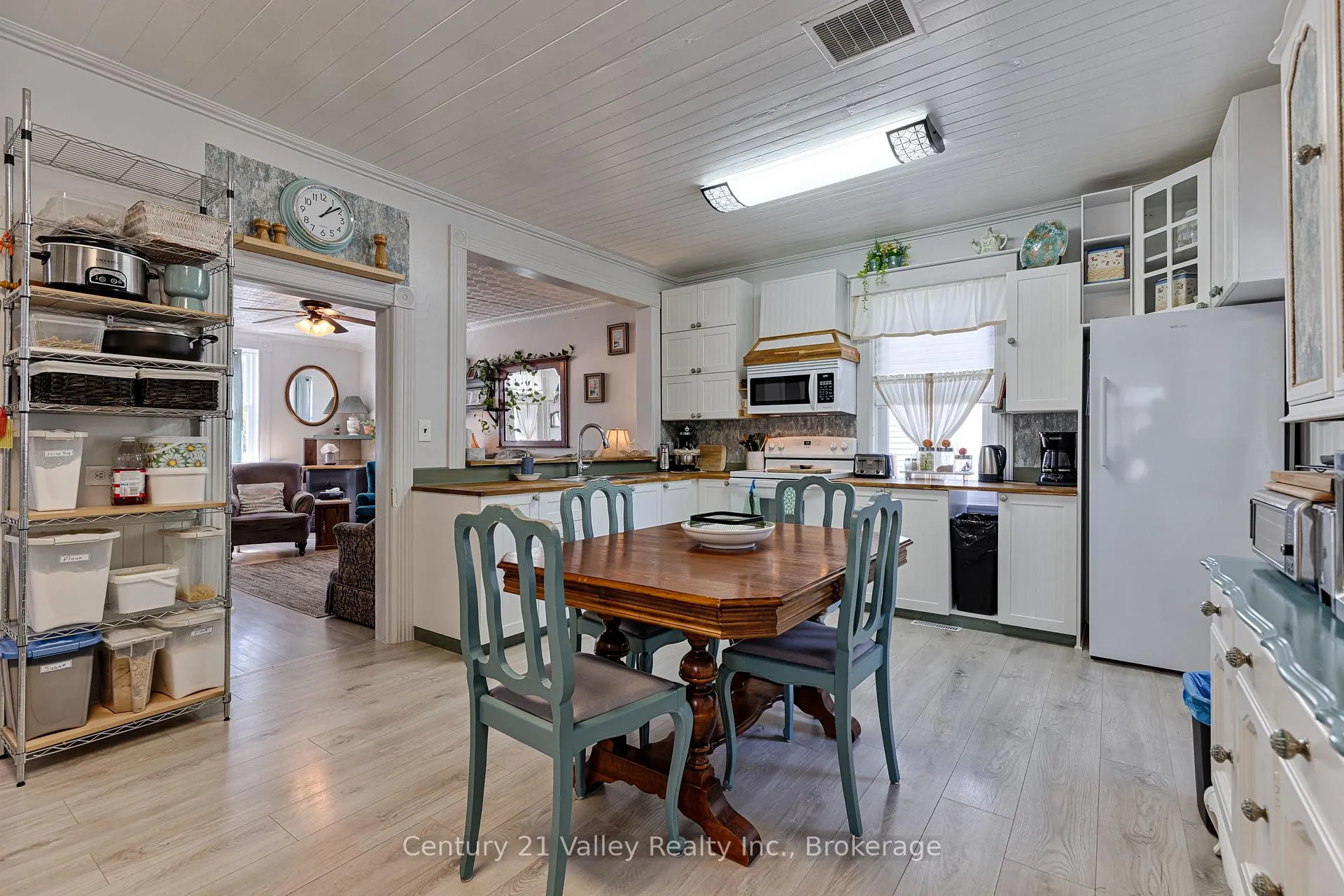 Photo 15 of 11174 60 Highway, North Algona Wilberforce, North Algona/Wilberforce Twp — HOMEH