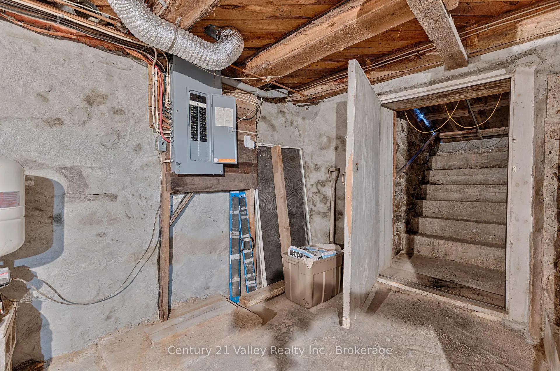 Photo 30 of 11174 60 Highway, North Algona Wilberforce, North Algona/Wilberforce Twp — HOMEH